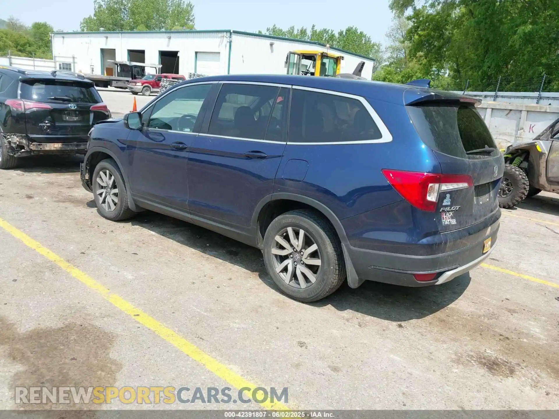 3 Photograph of a damaged car 5FNYF6H33LB038881 HONDA PILOT 2020