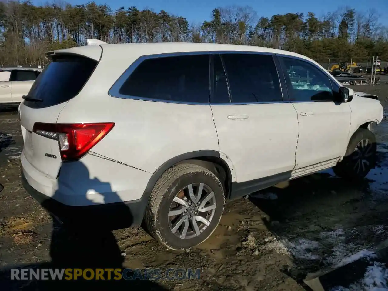 3 Photograph of a damaged car 5FNYF6H51LB013723 HONDA PILOT 2020
