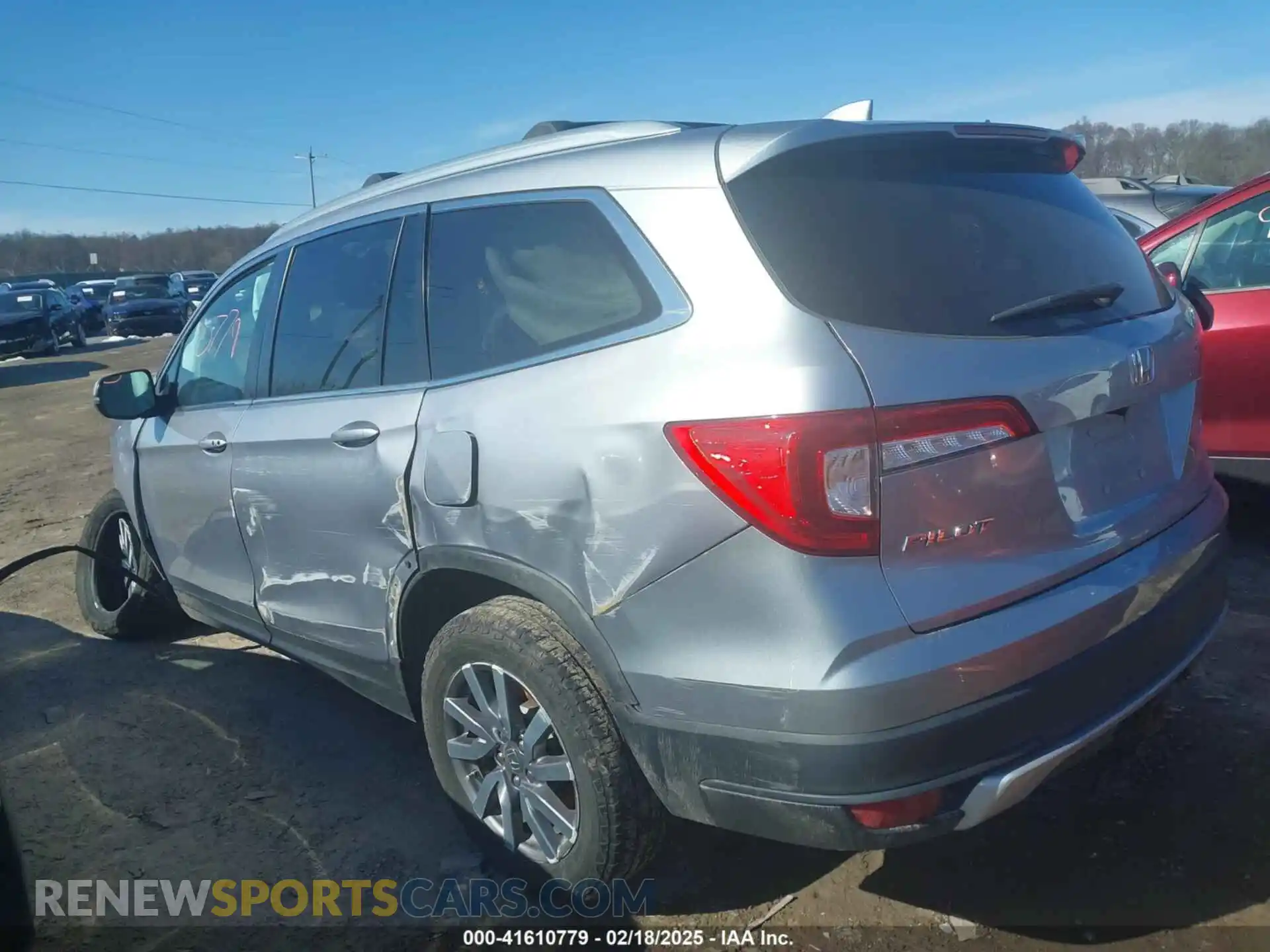 3 Photograph of a damaged car 5FNYF6H57LB037685 HONDA PILOT 2020