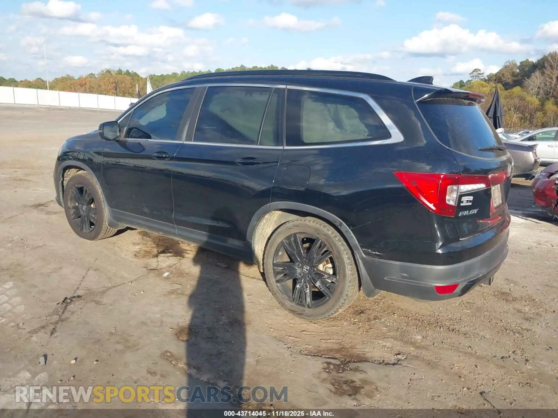 3 Photograph of a damaged car 5FNYF5H22MB000626 HONDA PILOT 2021