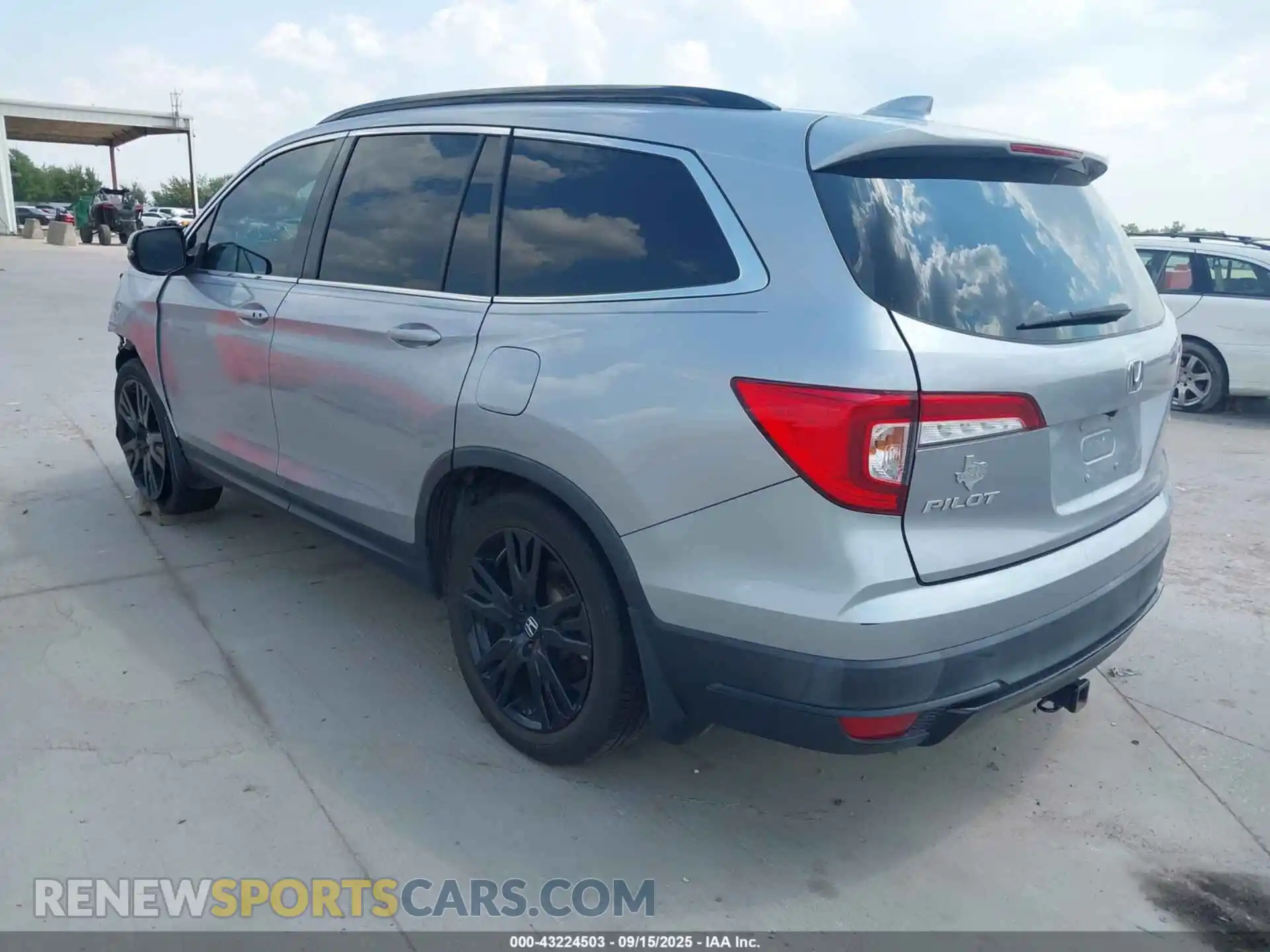 3 Photograph of a damaged car 5FNYF5H24MB018660 HONDA PILOT 2021