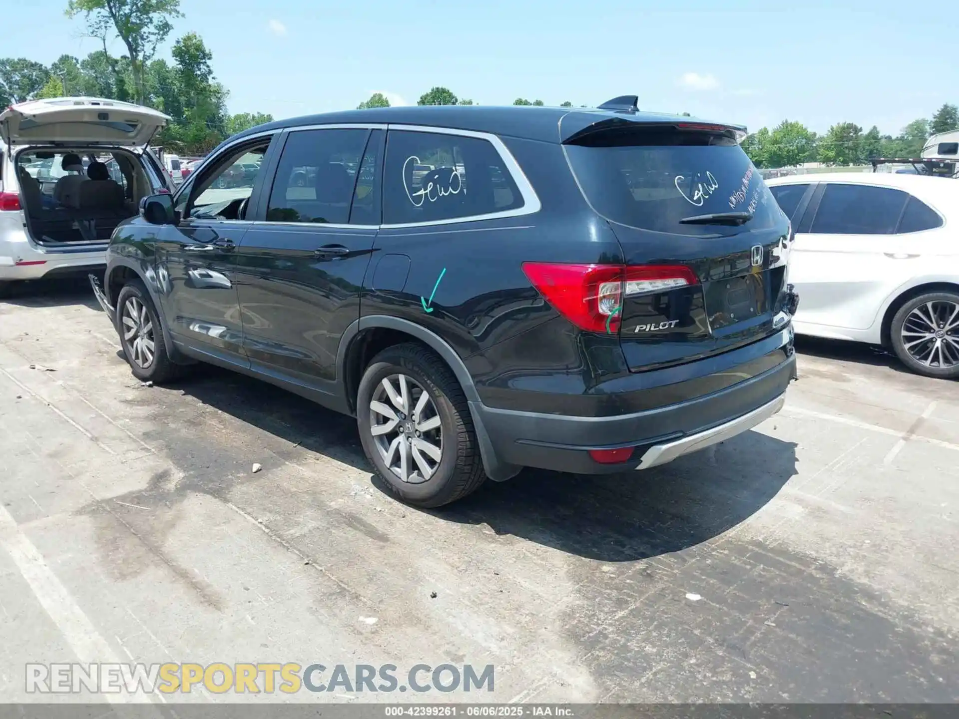 3 Photograph of a damaged car 5FNYF5H50MB009612 HONDA PILOT 2021