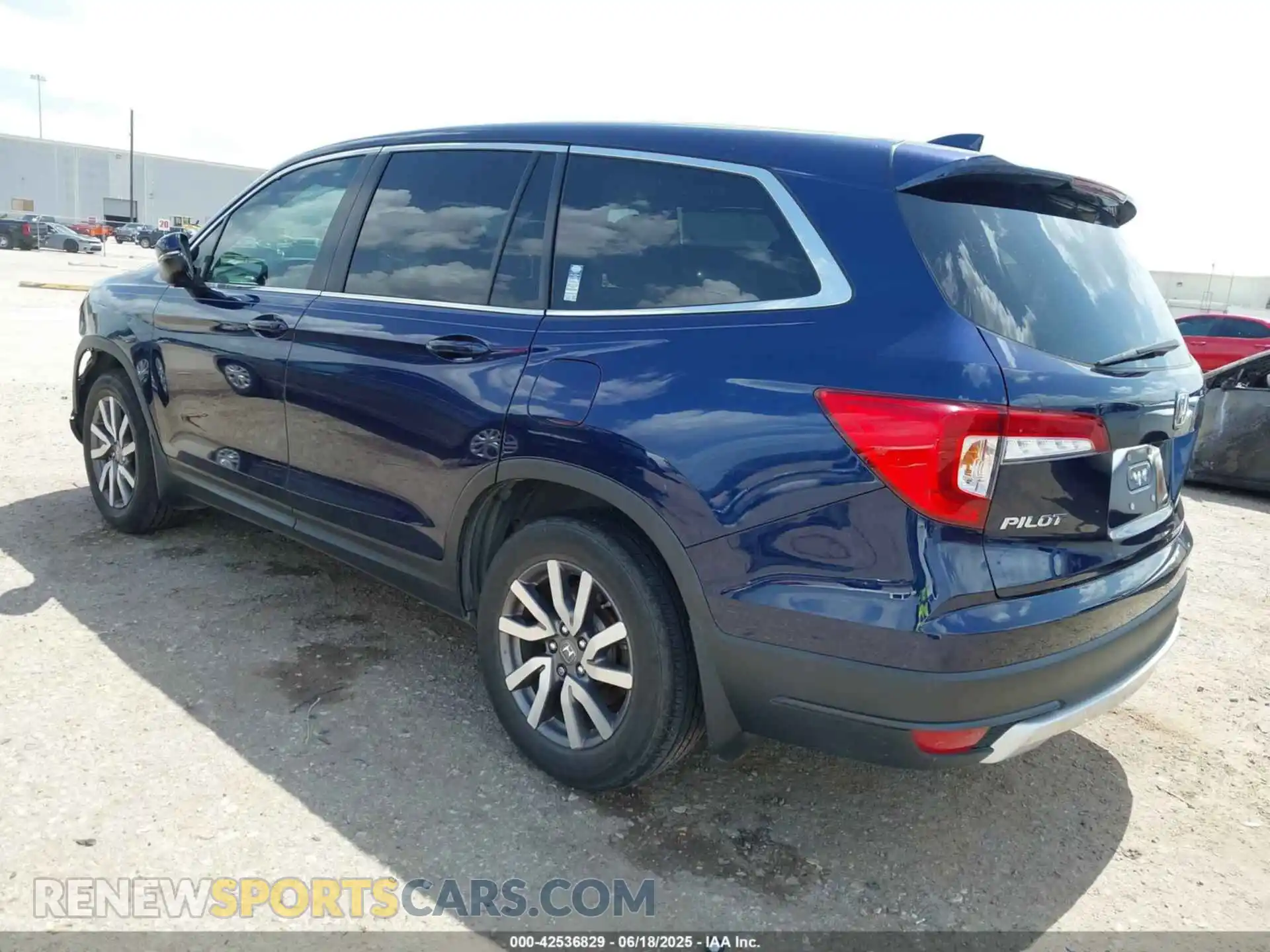 3 Photograph of a damaged car 5FNYF5H55MB004194 HONDA PILOT 2021