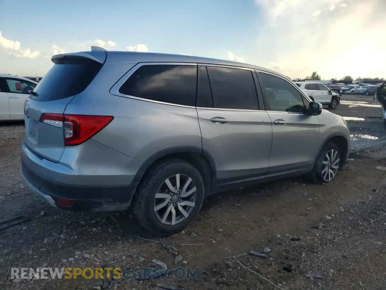 3 Photograph of a damaged car 5FNYF5H55MB043948 HONDA PILOT 2021