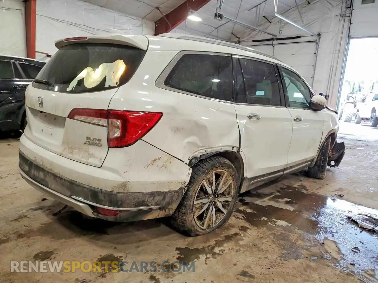 3 Photograph of a damaged car 5FNYF6H06MB040776 HONDA PILOT 2021