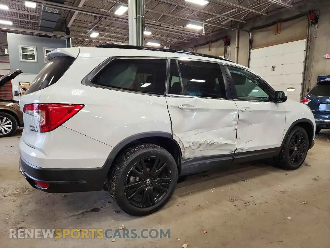 3 Photograph of a damaged car 5FNYF6H20MB017561 HONDA PILOT 2021