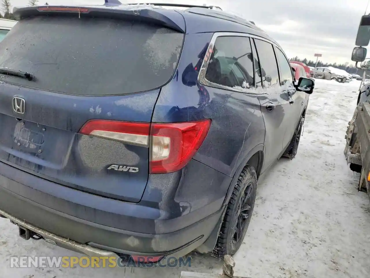 3 Photograph of a damaged car 5FNYF6H35MB504327 HONDA PILOT 2021