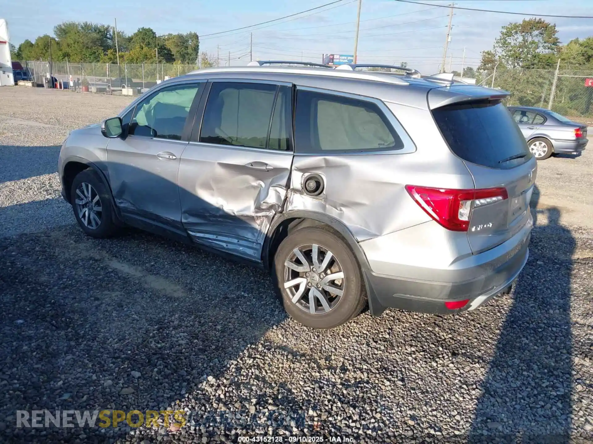 3 Photograph of a damaged car 5FNYF6H51MB062616 HONDA PILOT 2021