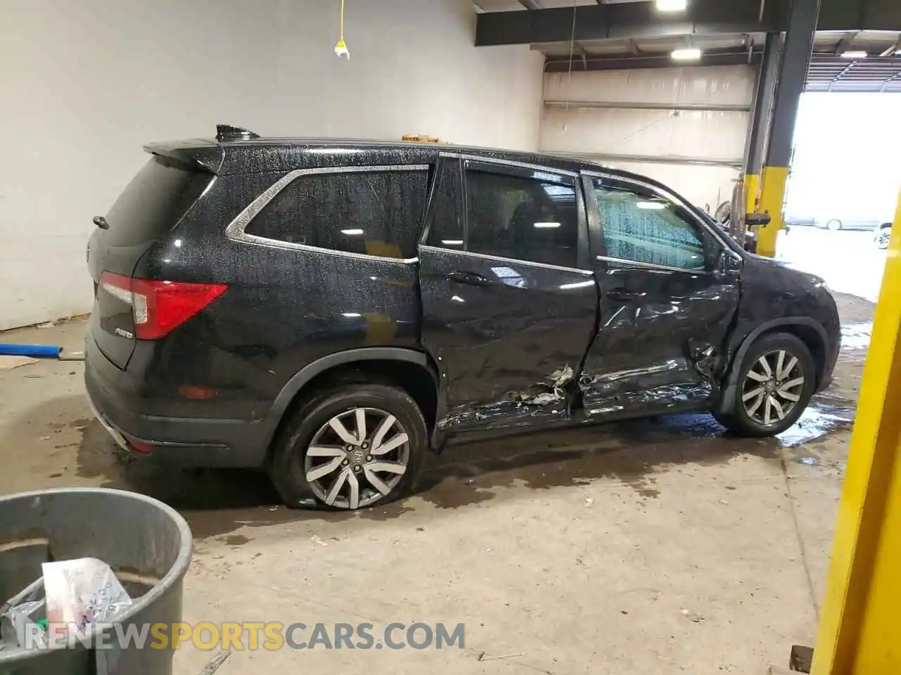 3 Photograph of a damaged car 5FNYF6H52MB039359 HONDA PILOT 2021