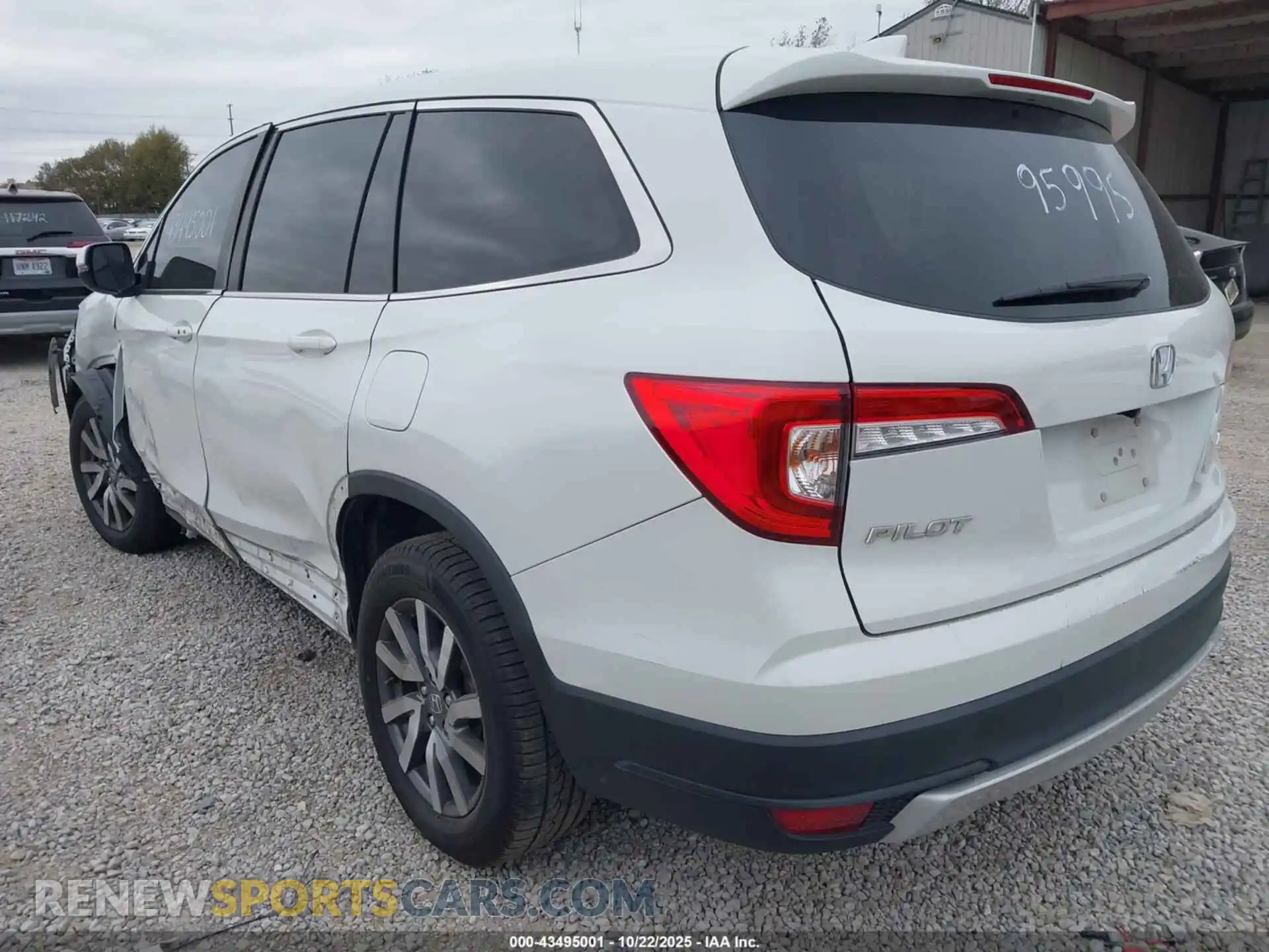 3 Photograph of a damaged car 5FNYF6H52MB095995 HONDA PILOT 2021