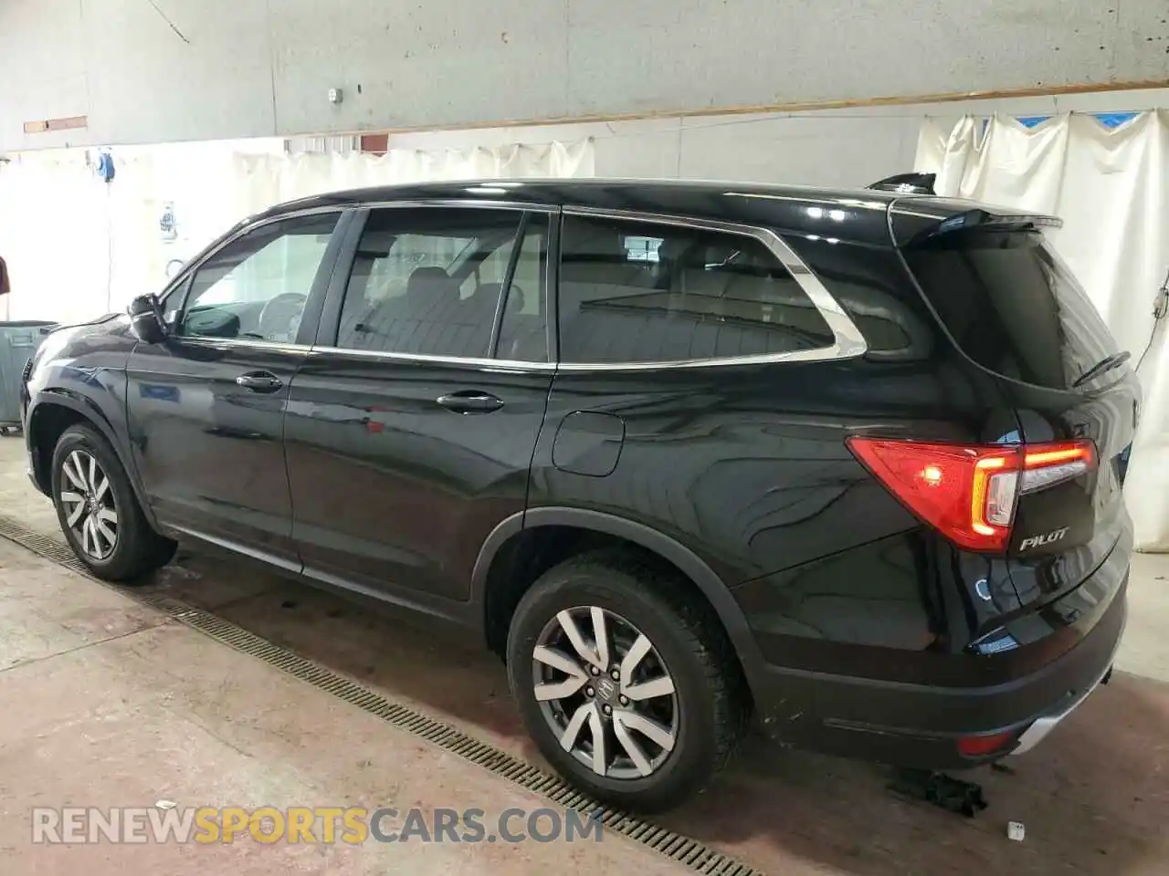 2 Photograph of a damaged car 5FNYF6H58MB076321 HONDA PILOT 2021