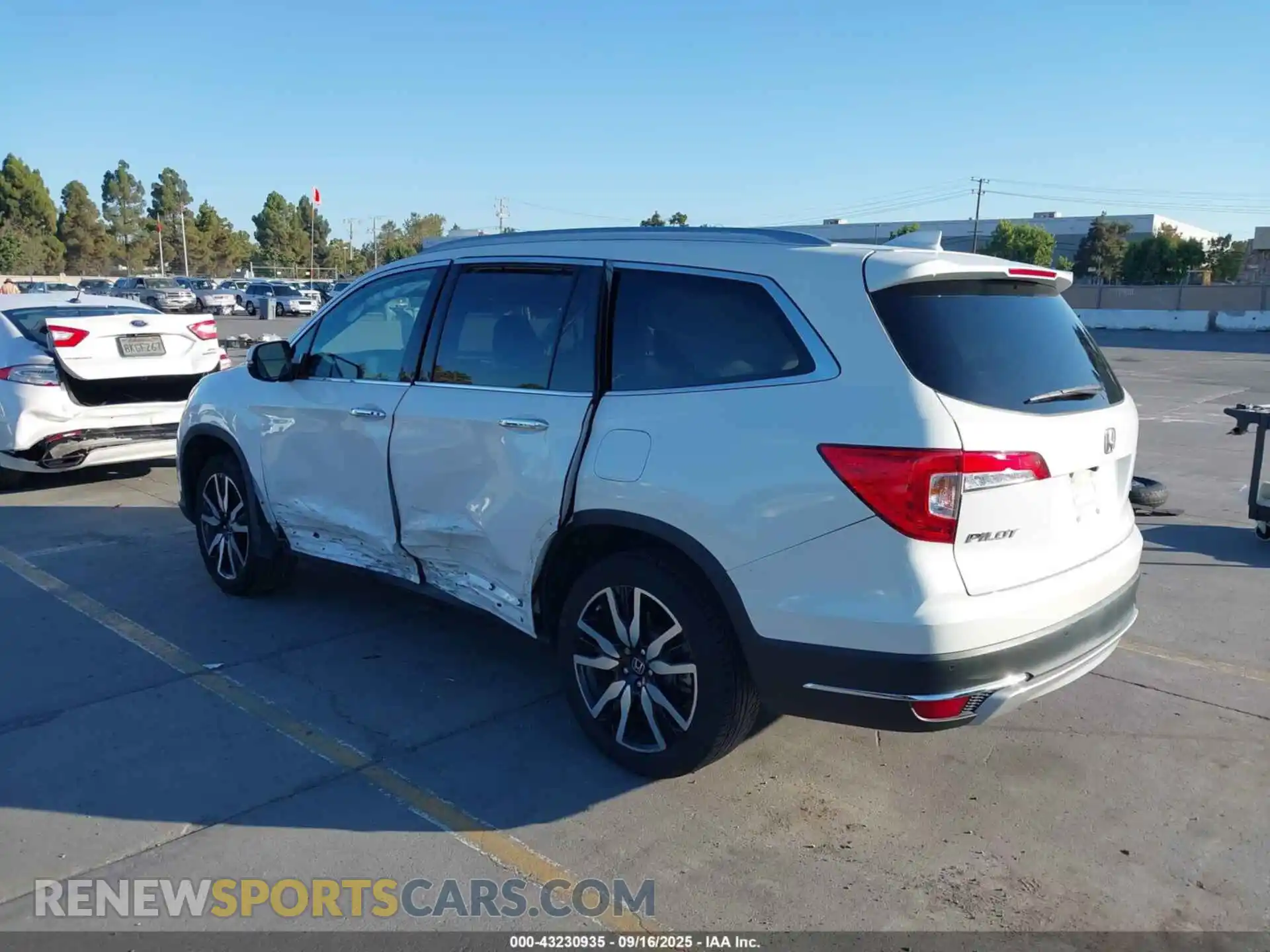 3 Photograph of a damaged car 5FNYF6H61MB059854 HONDA PILOT 2021