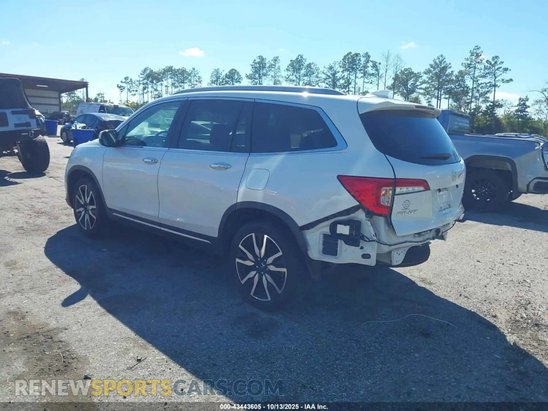 3 Photograph of a damaged car 5FNYF6H99MB082759 HONDA PILOT 2021