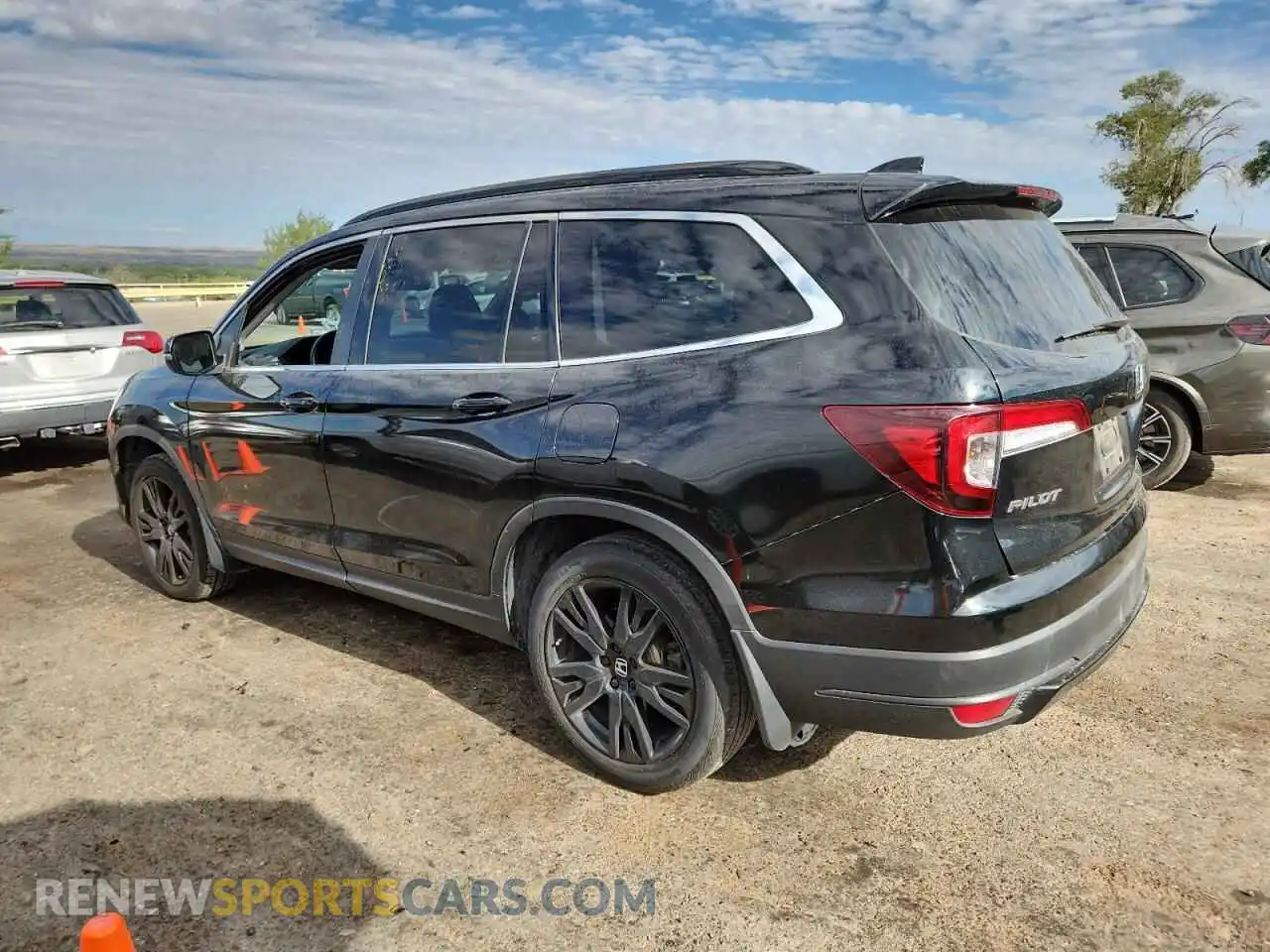 2 Photograph of a damaged car 5FNYF5H23NB028050 HONDA PILOT 2022