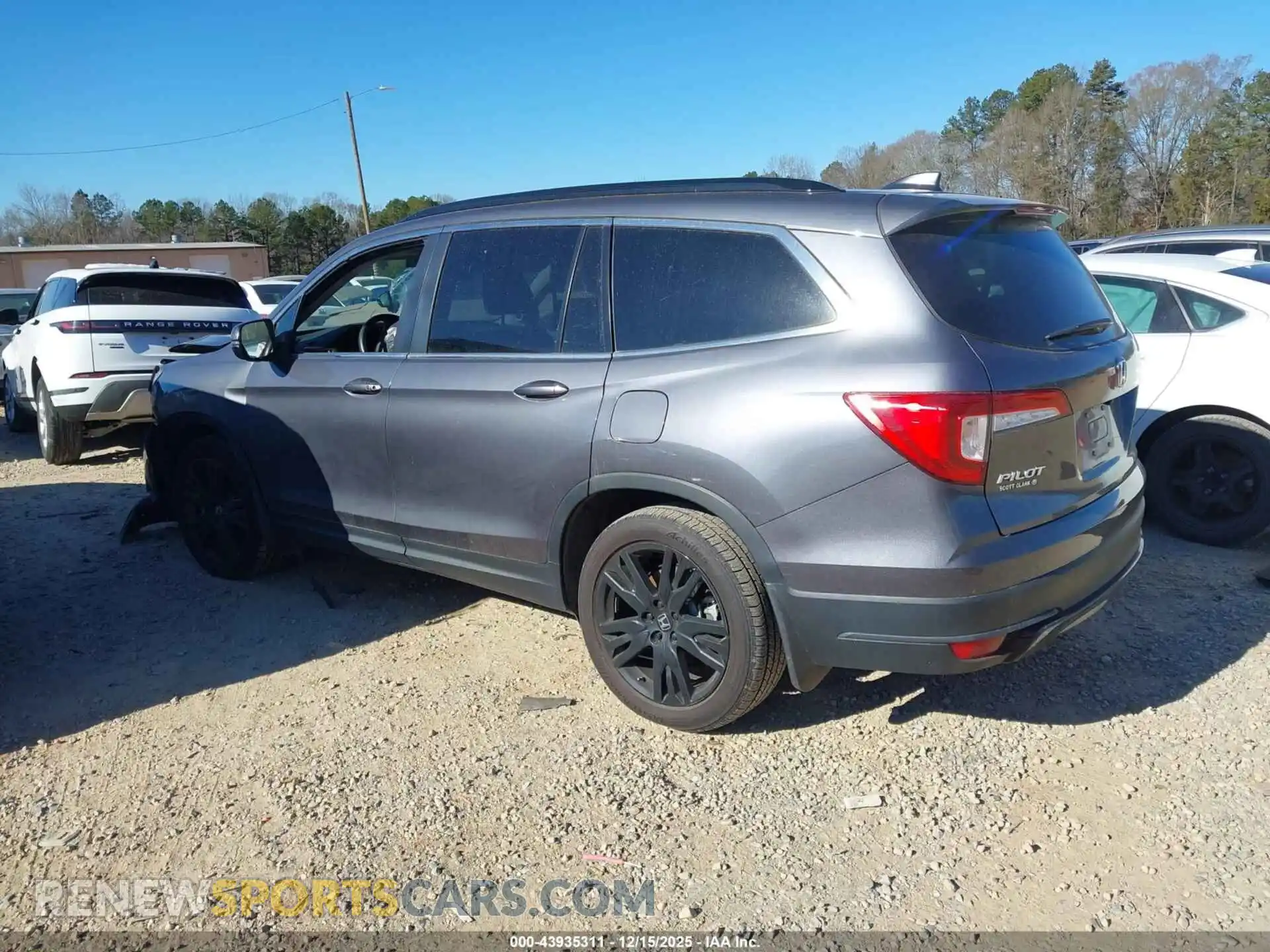 3 Photograph of a damaged car 5FNYF5H23NB028209 HONDA PILOT 2022