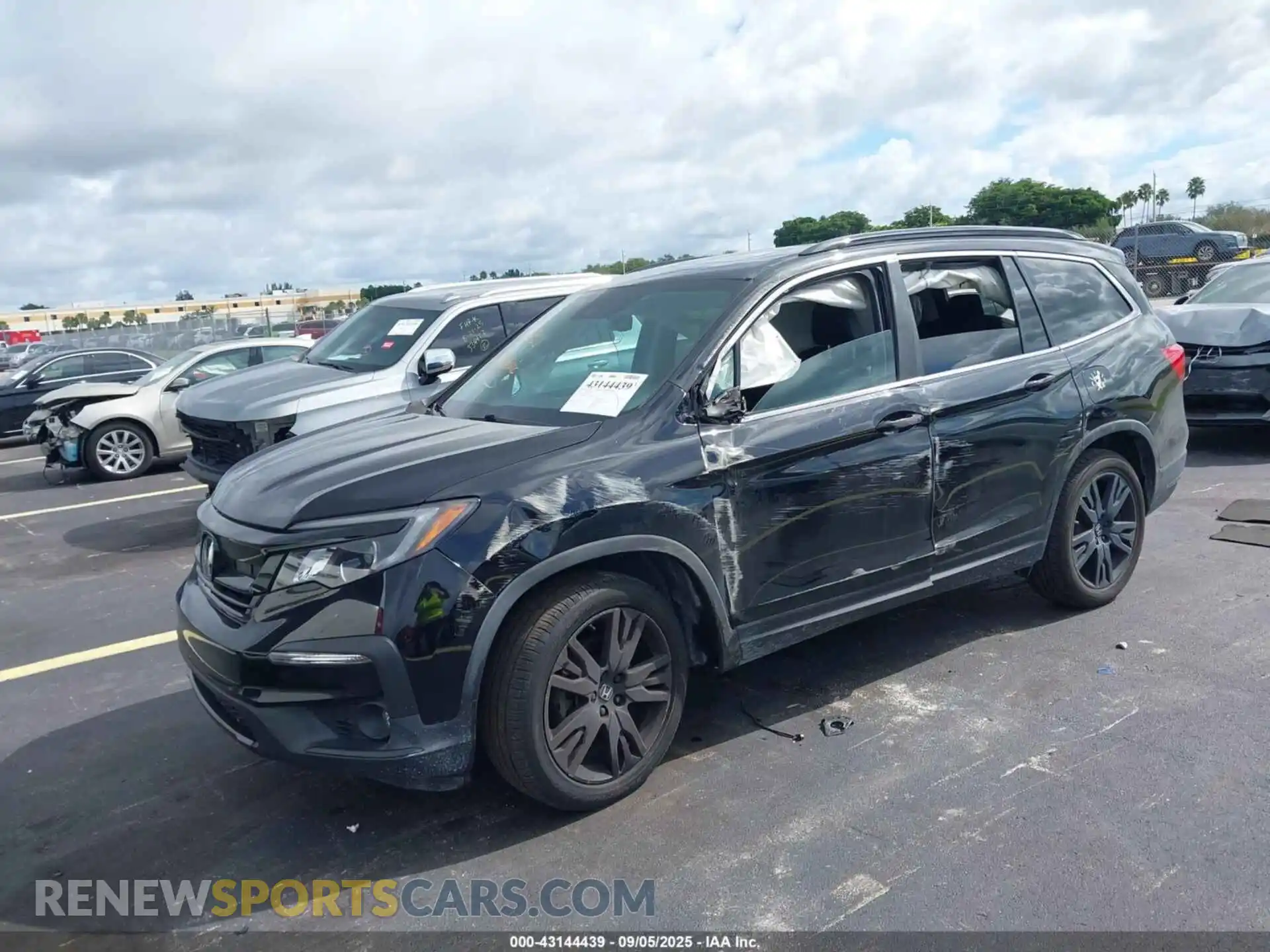 2 Photograph of a damaged car 5FNYF5H25NB011699 HONDA PILOT 2022