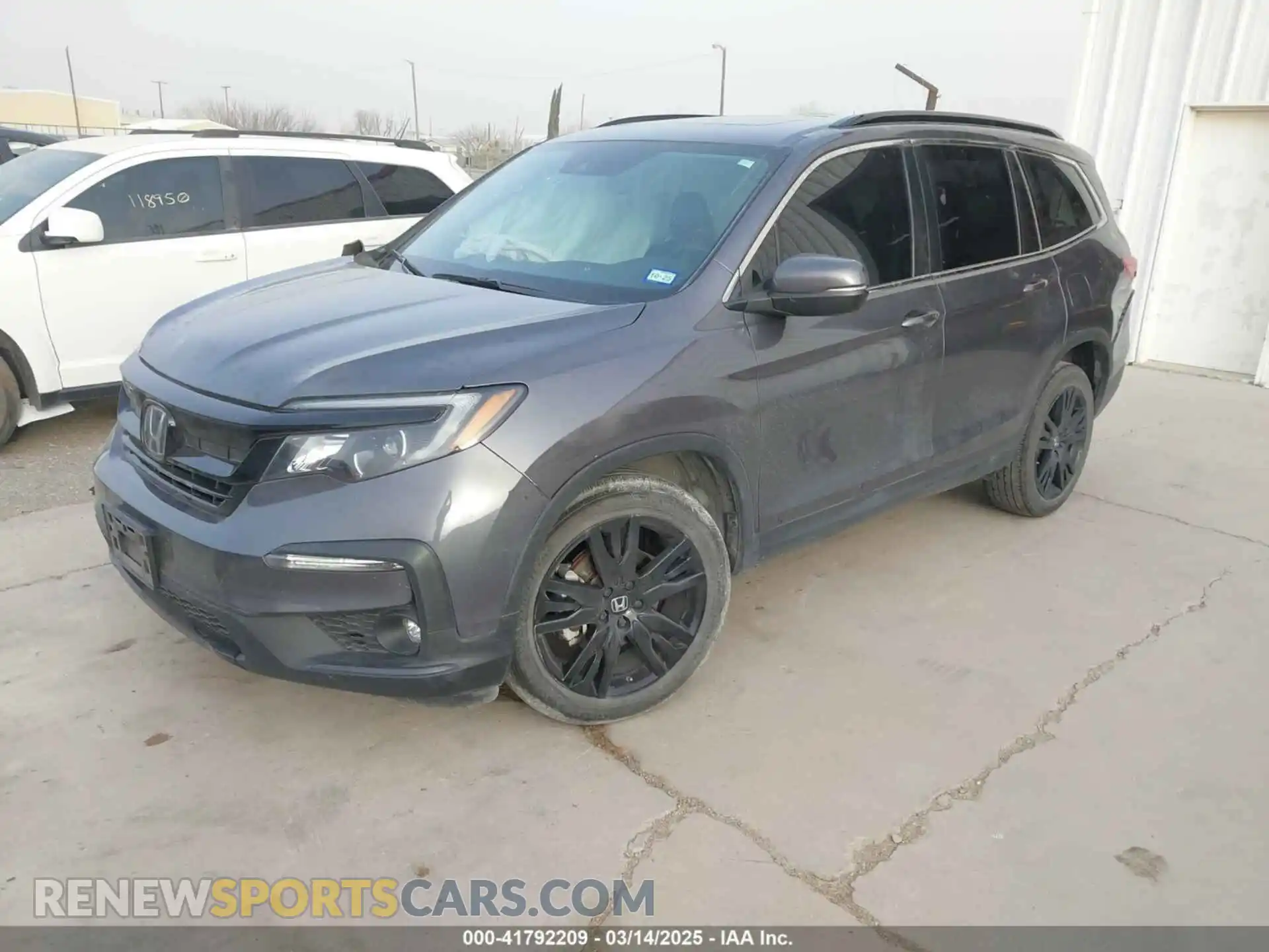 2 Photograph of a damaged car 5FNYF5H28NB035382 HONDA PILOT 2022