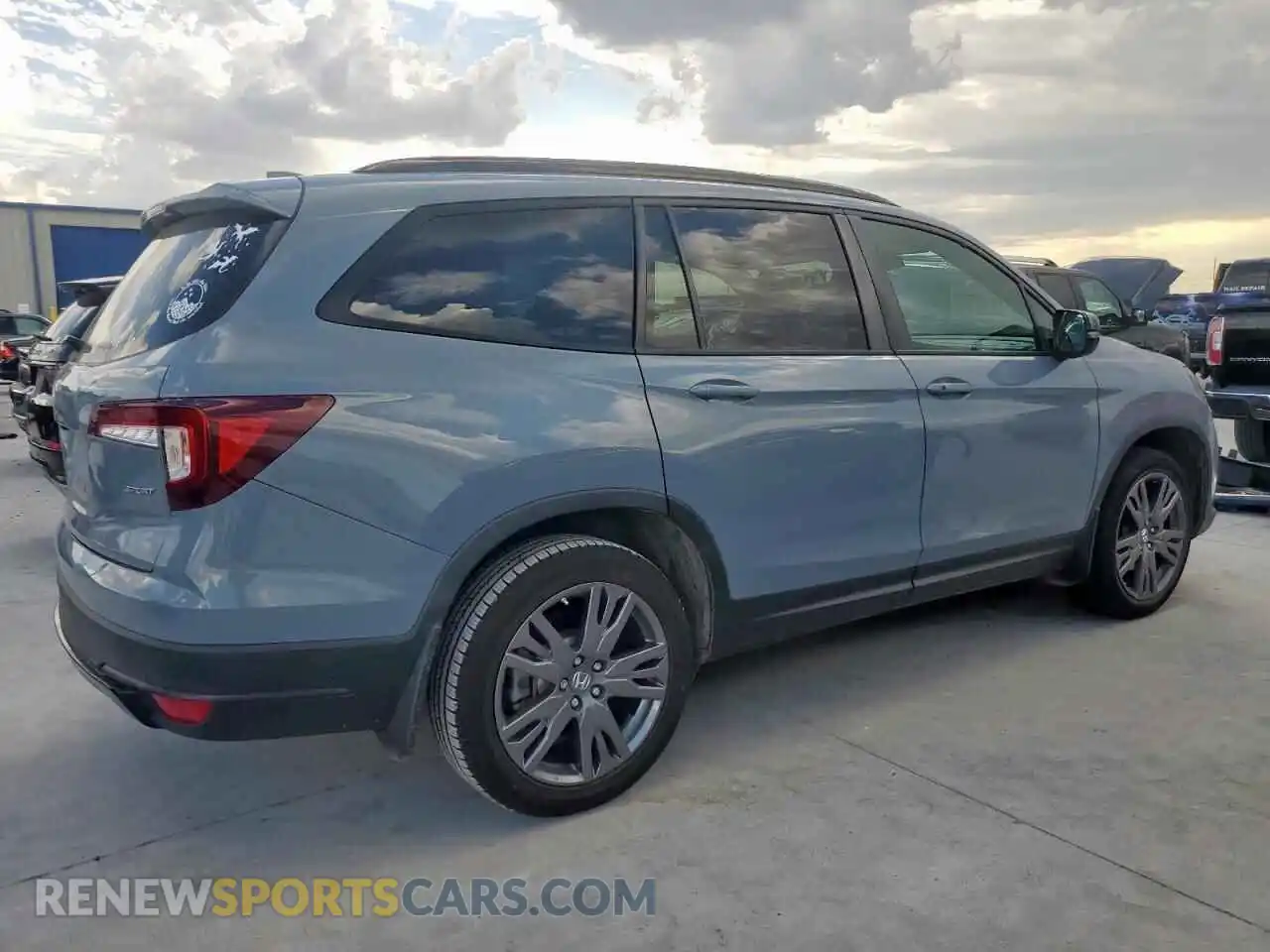 3 Photograph of a damaged car 5FNYF5H30NB030654 HONDA PILOT 2022