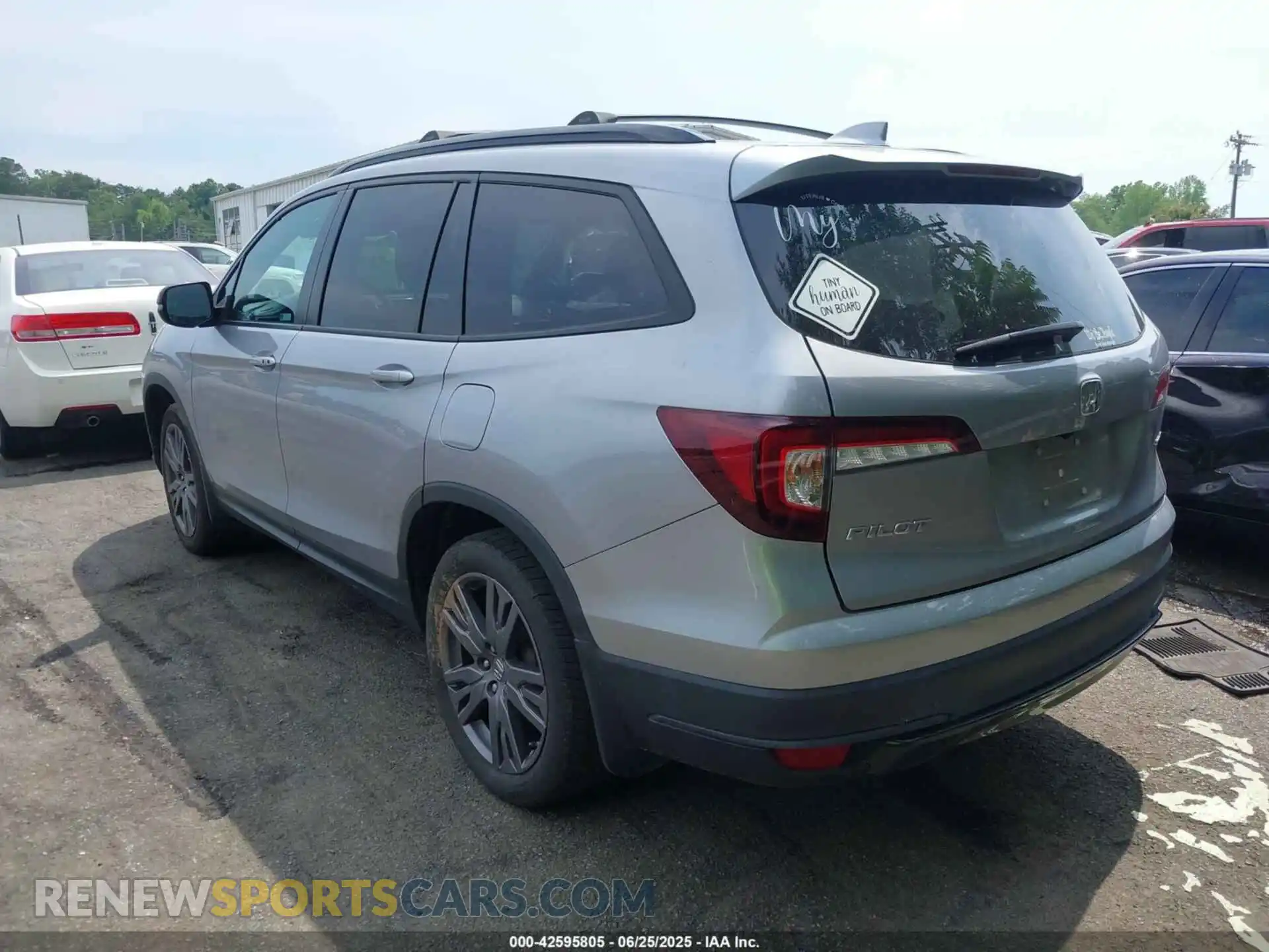 3 Photograph of a damaged car 5FNYF5H33NB007191 HONDA PILOT 2022