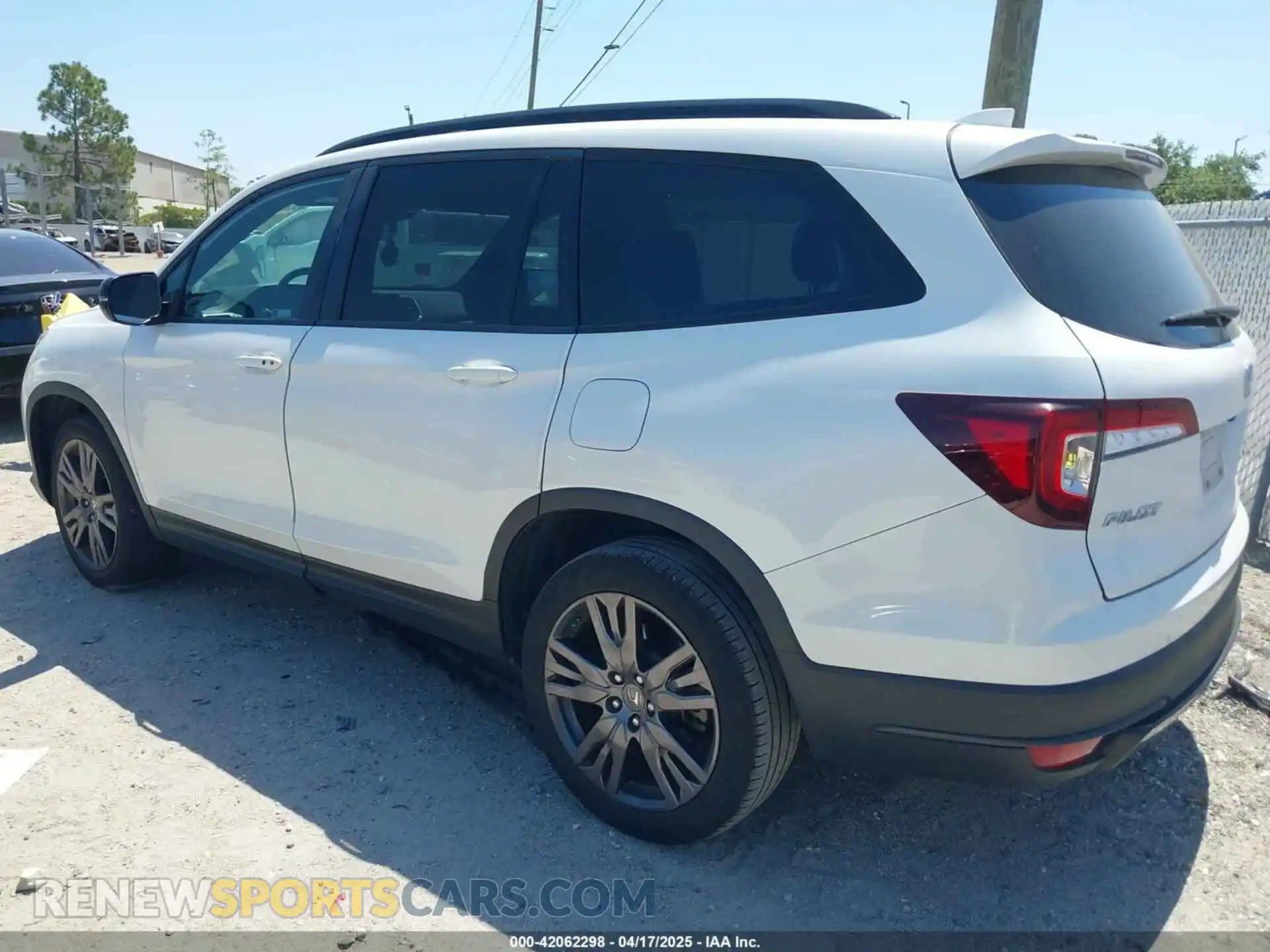 3 Photograph of a damaged car 5FNYF5H39NB019832 HONDA PILOT 2022