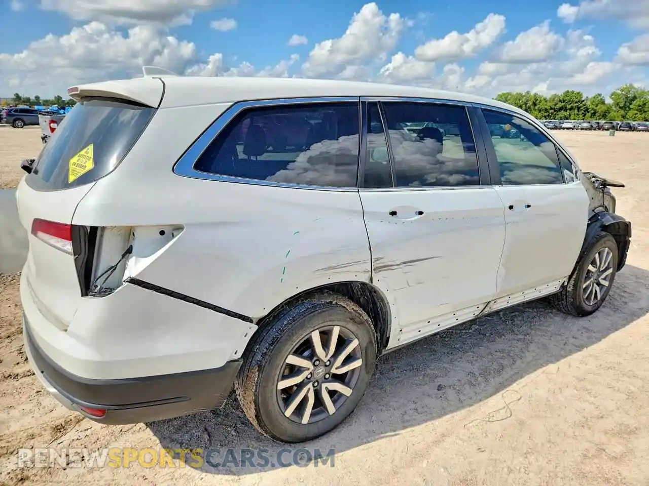 3 Photograph of a damaged car 5FNYF5H53NB012019 HONDA PILOT 2022