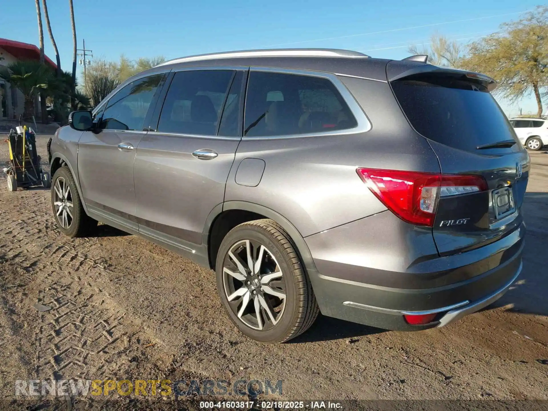 3 Photograph of a damaged car 5FNYF5H96NB000577 HONDA PILOT 2022