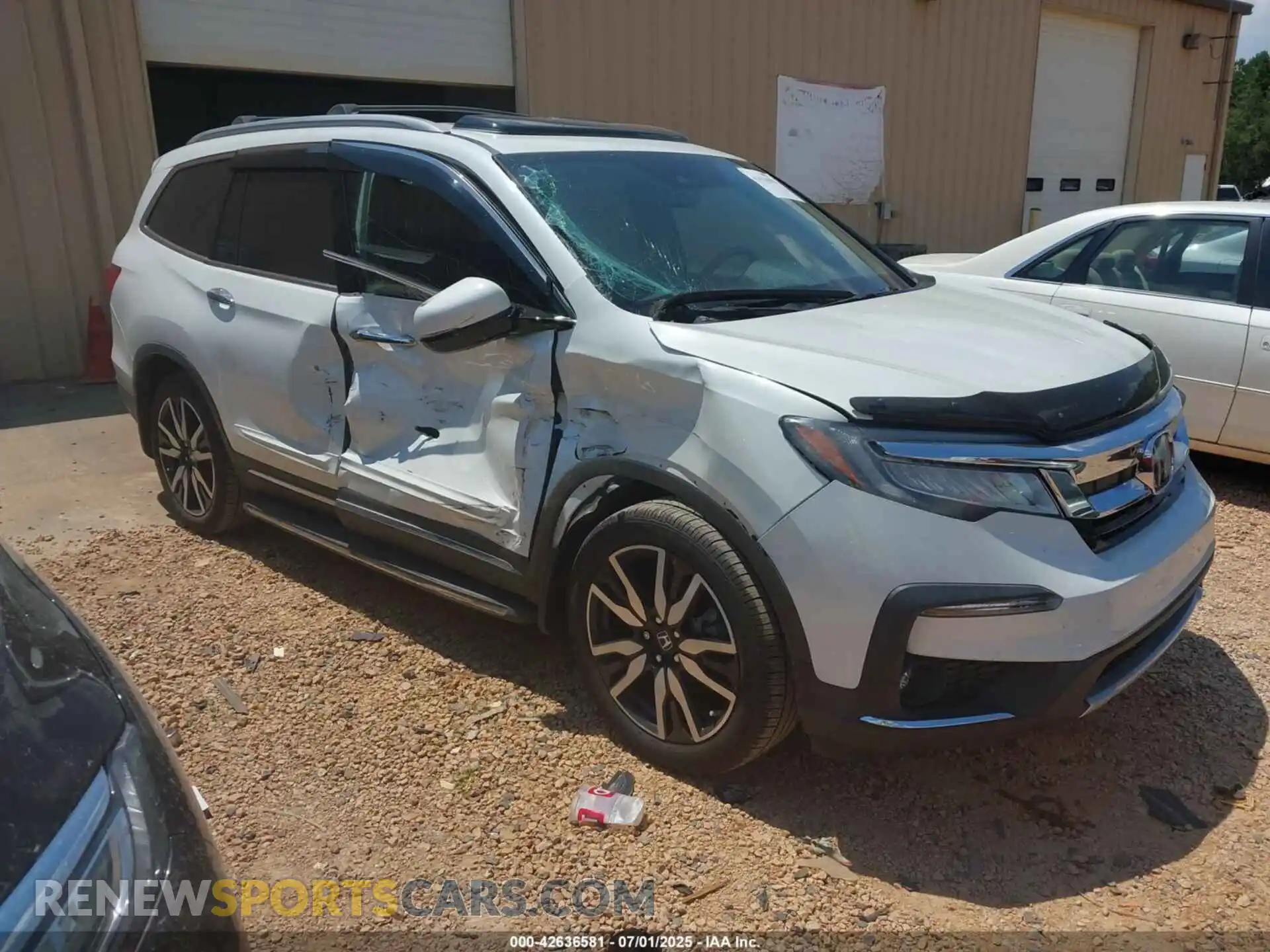 1 Photograph of a damaged car 5FNYF5H96NB004676 HONDA PILOT 2022