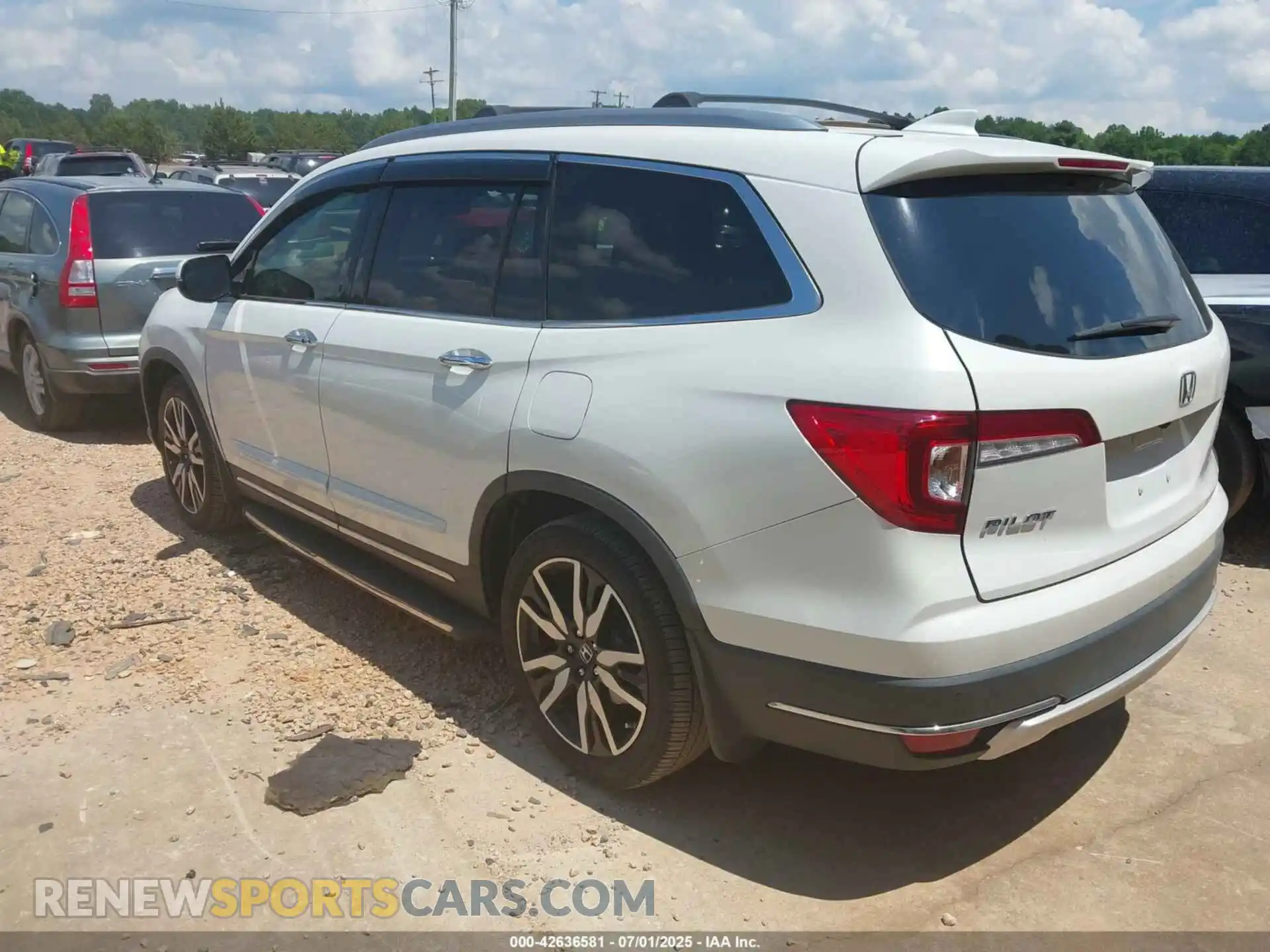 3 Photograph of a damaged car 5FNYF5H96NB004676 HONDA PILOT 2022