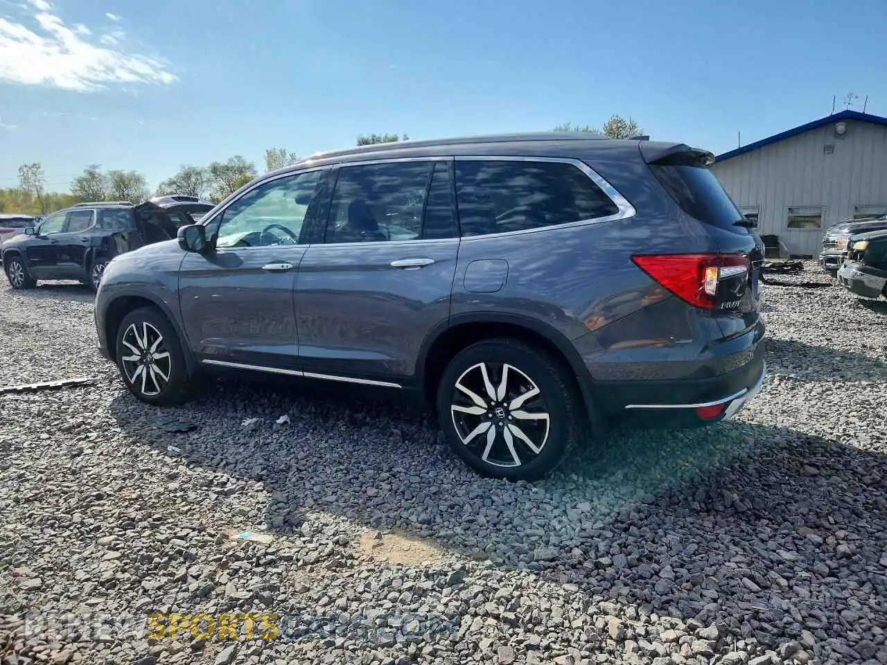 2 Photograph of a damaged car 5FNYF6H00NB068963 HONDA PILOT 2022