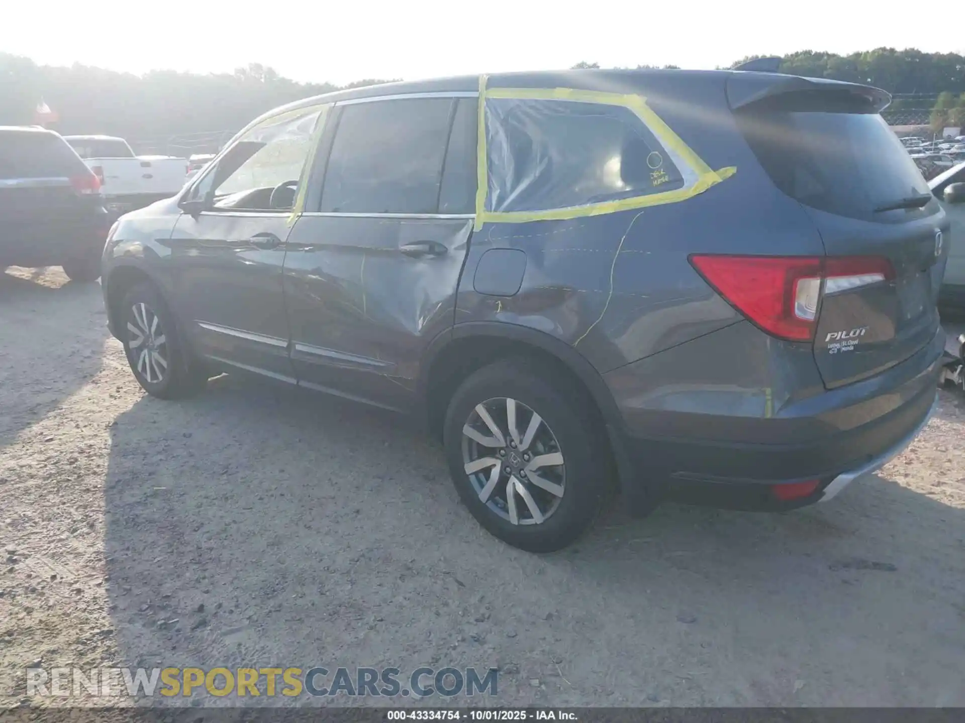 3 Photograph of a damaged car 5FNYF6H54NB099516 HONDA PILOT 2022