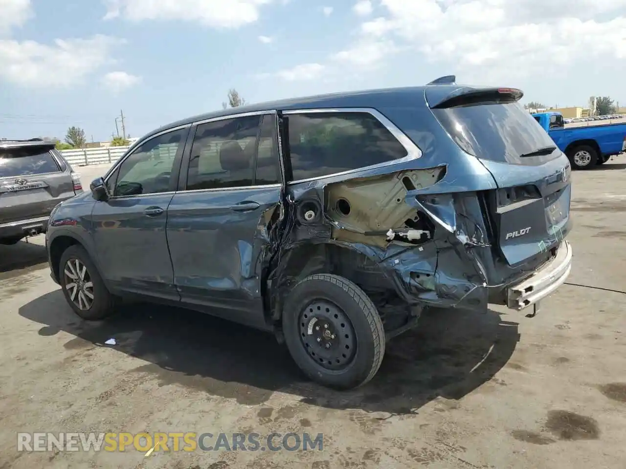 2 Photograph of a damaged car 5FNYF6H56NB009475 HONDA PILOT 2022