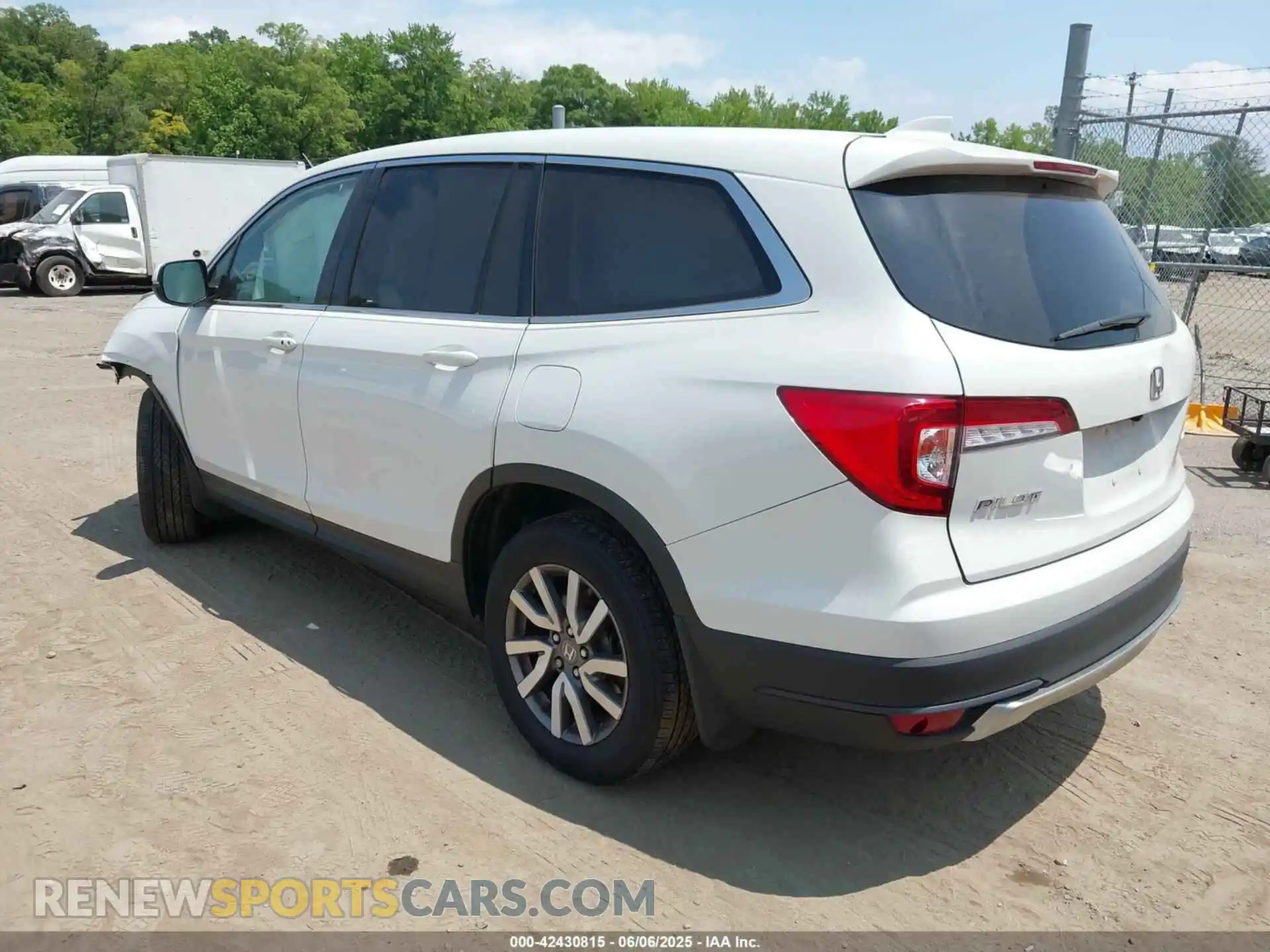 3 Photograph of a damaged car 5FNYF6H58NB082802 HONDA PILOT 2022