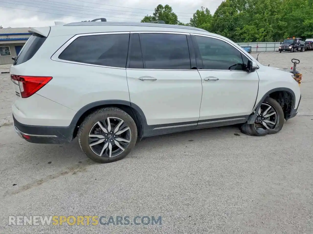 3 Photograph of a damaged car 5FNYF6H96NB016090 HONDA PILOT 2022