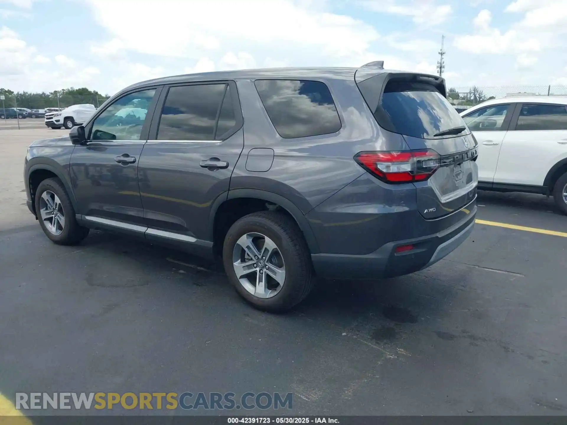 3 Photograph of a damaged car 5FNYG1H45PB035253 HONDA PILOT 2023