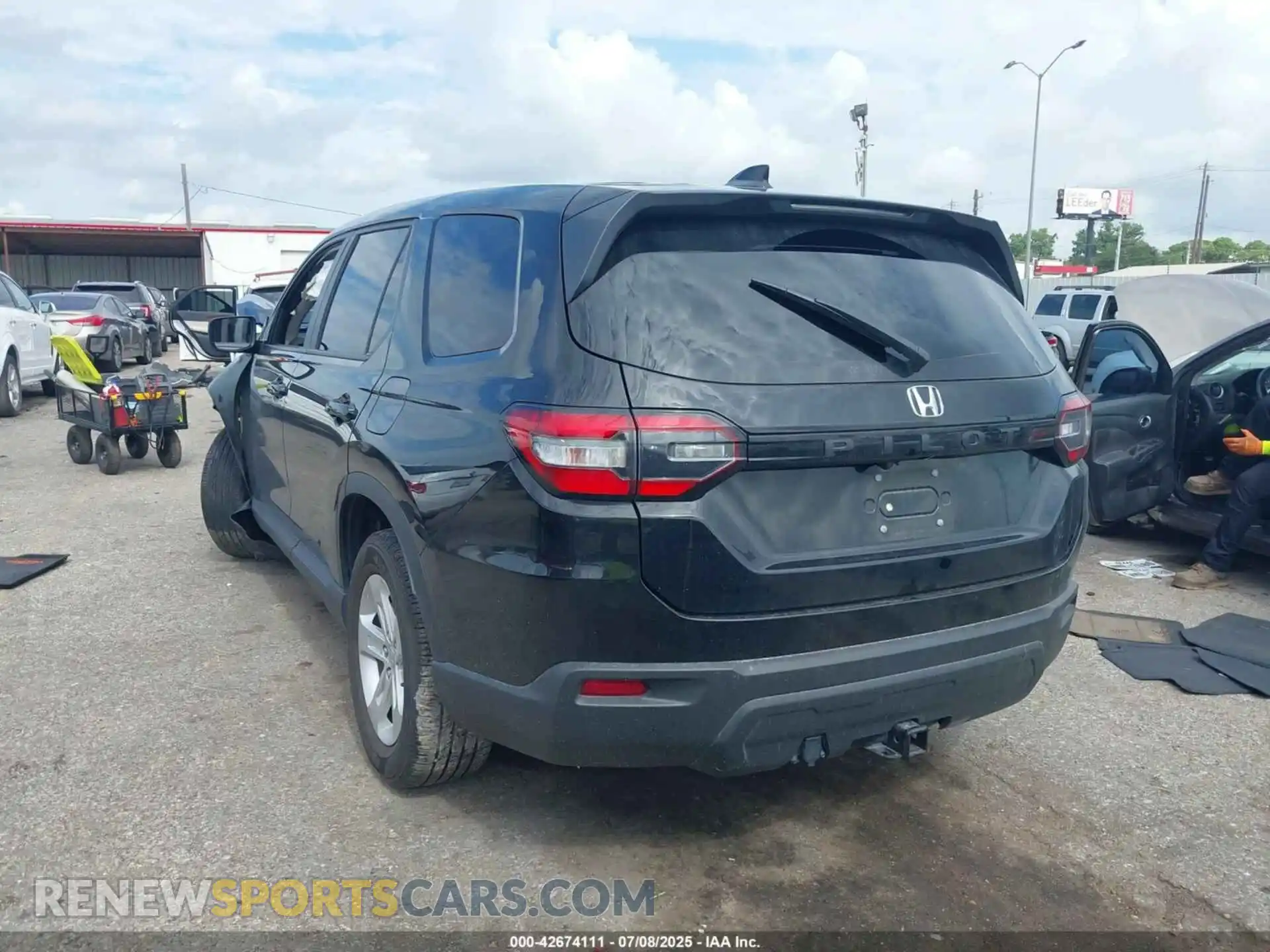 3 Photograph of a damaged car 5FNYG2H21PB009625 HONDA PILOT 2023