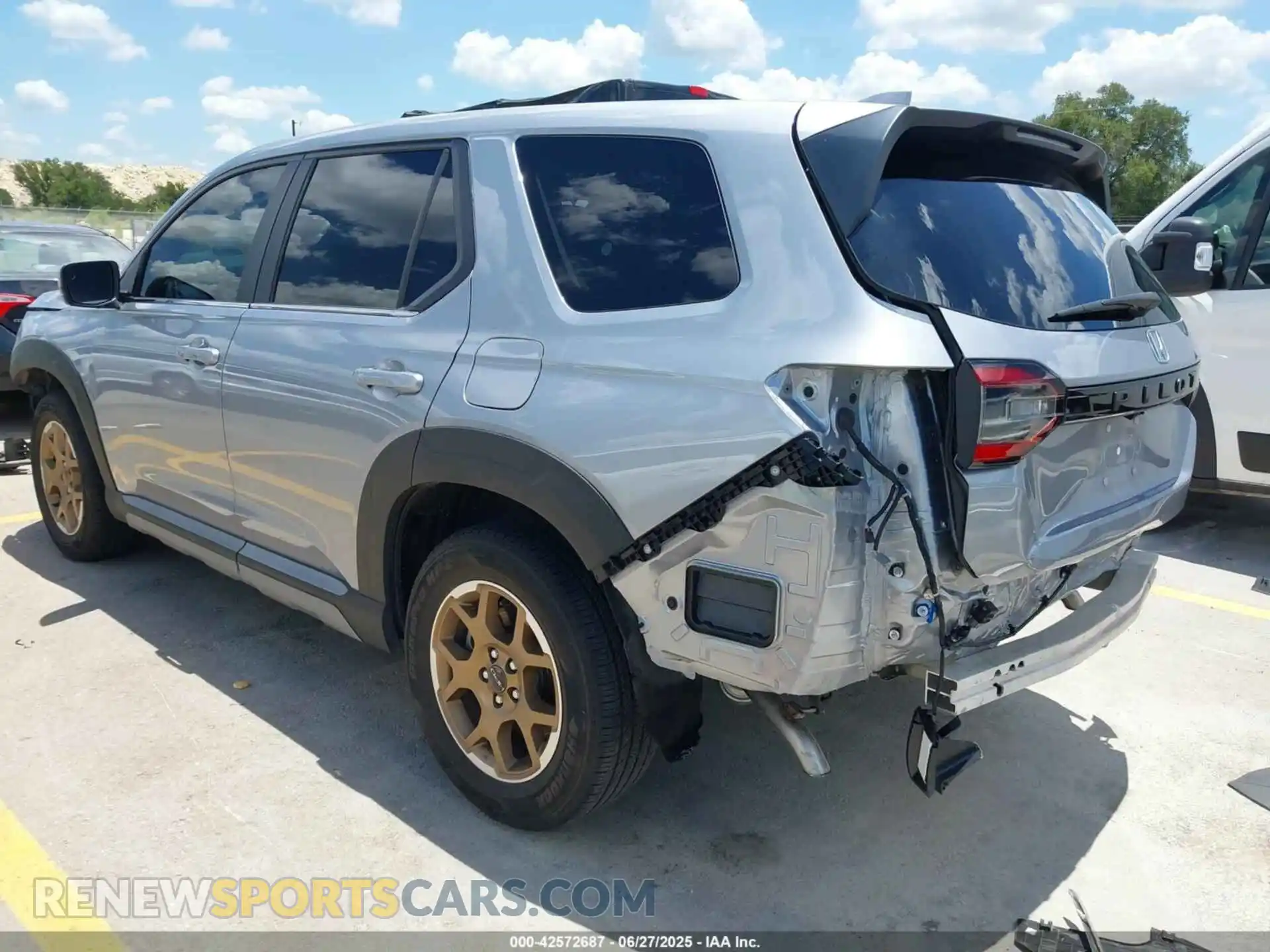 3 Photograph of a damaged car 5FNYG2H48PB008022 HONDA PILOT 2023