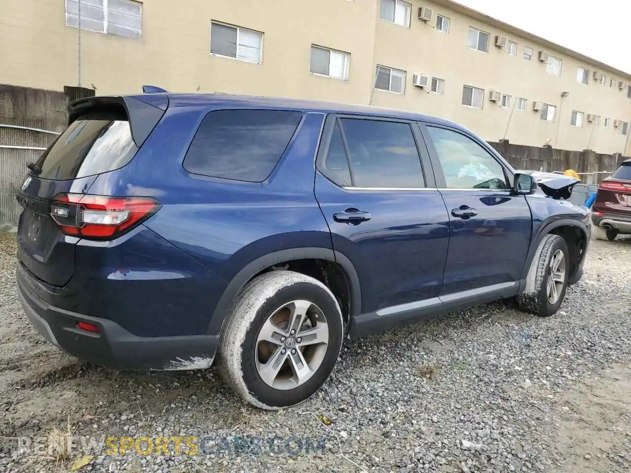 3 Photograph of a damaged car 5FNYG2H4XPB010046 HONDA PILOT 2023