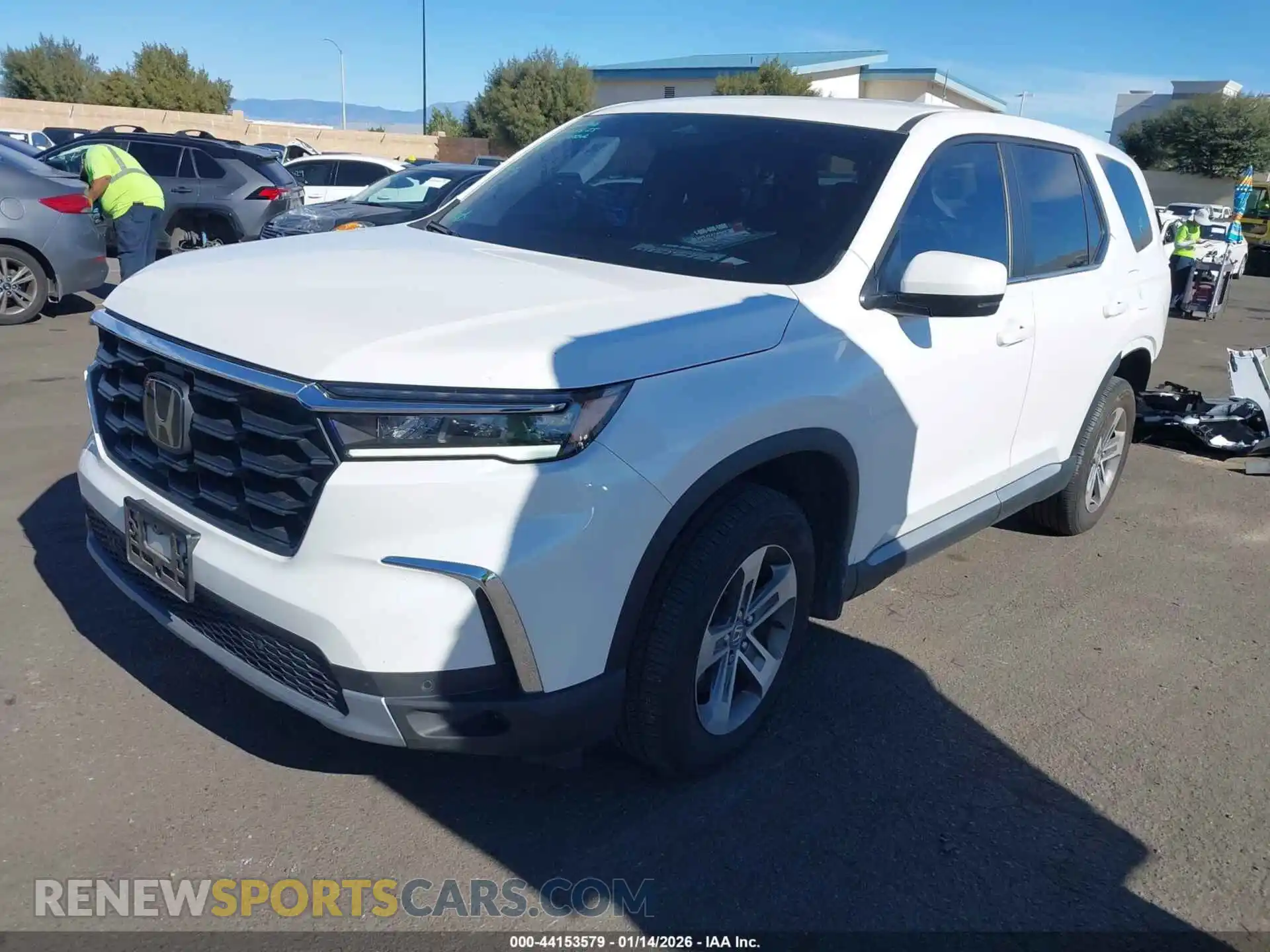 2 fotografías del automóvil dañado 5FNYG2H53PB015372 HONDA PILOT 2023