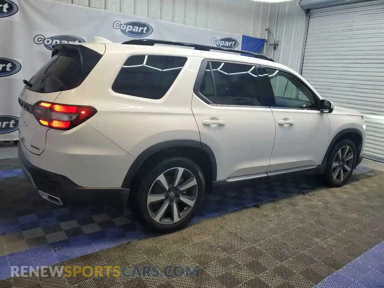 3 Photograph of a damaged car 5FNYG2H75PB013611 HONDA PILOT 2023