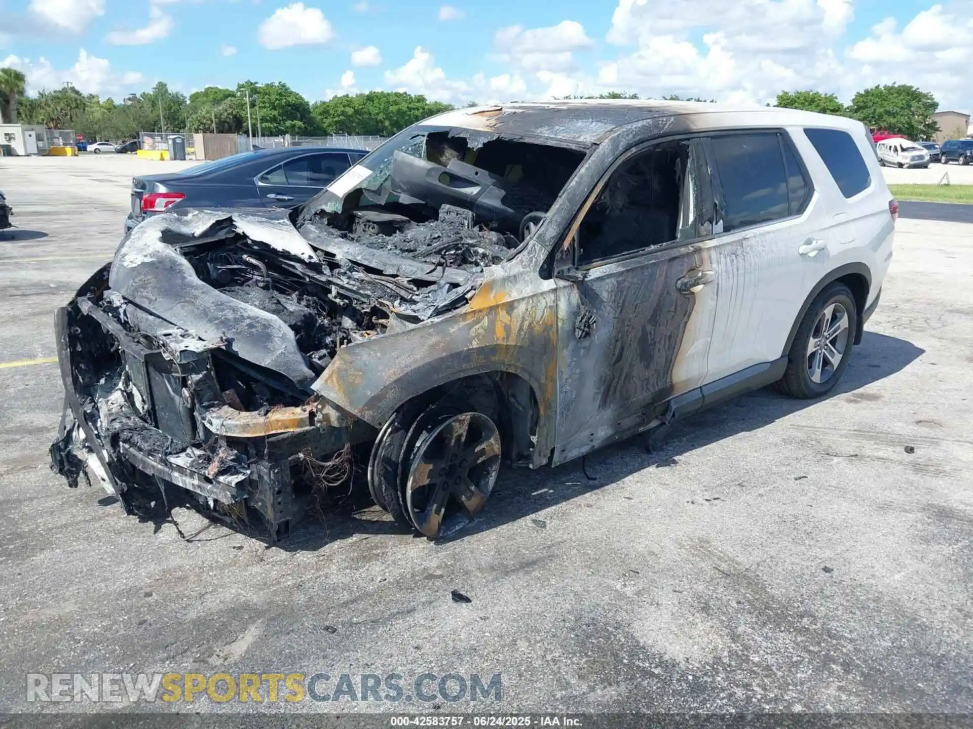 2 Photograph of a damaged car 5FNYG1H4XRB045795 HONDA PILOT 2024