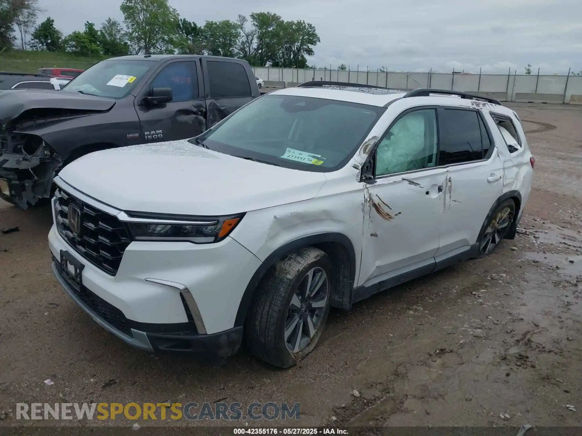 2 Photograph of a damaged car 5FNYG1H70RB044262 HONDA PILOT 2024