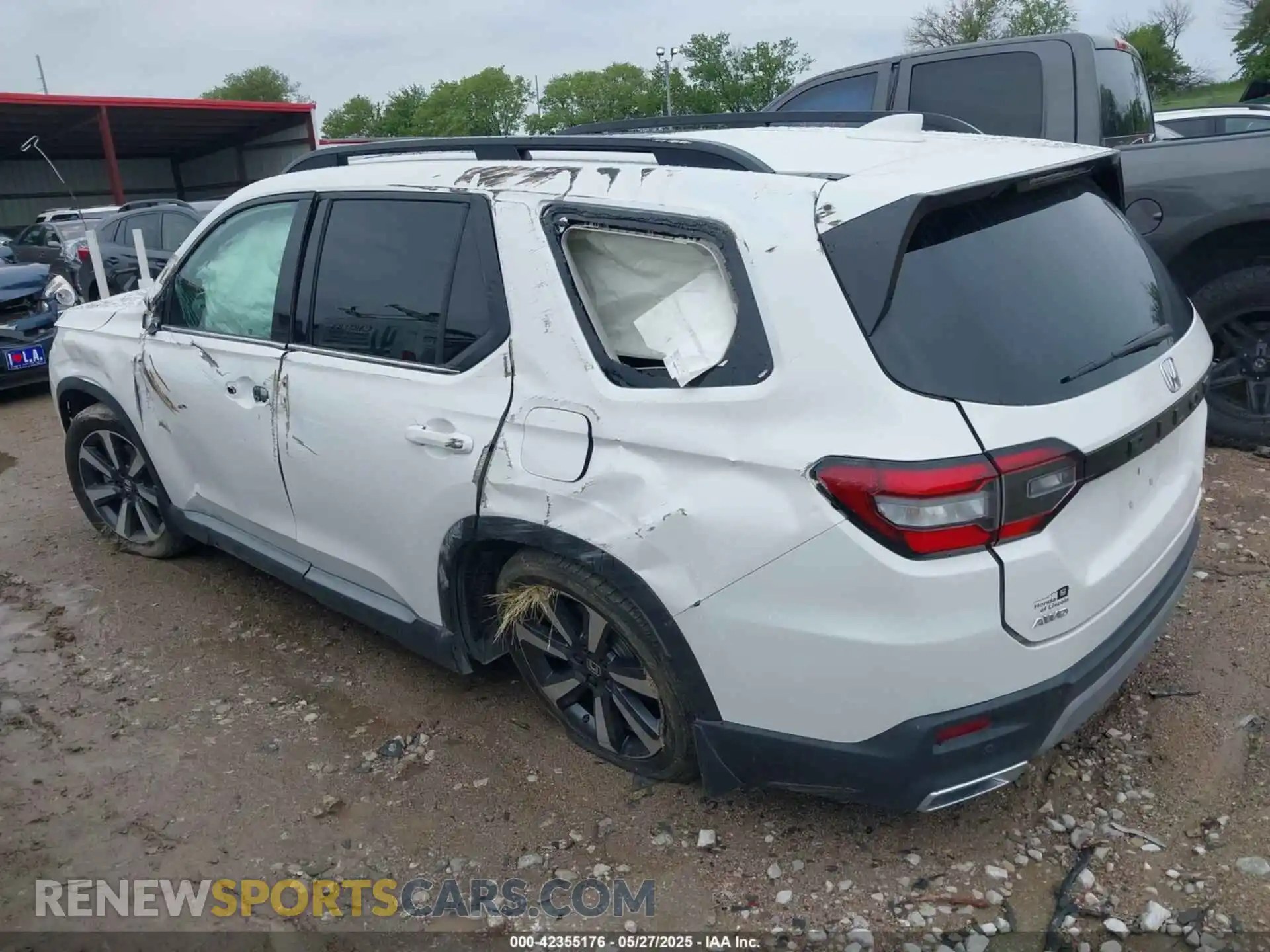 3 Photograph of a damaged car 5FNYG1H70RB044262 HONDA PILOT 2024