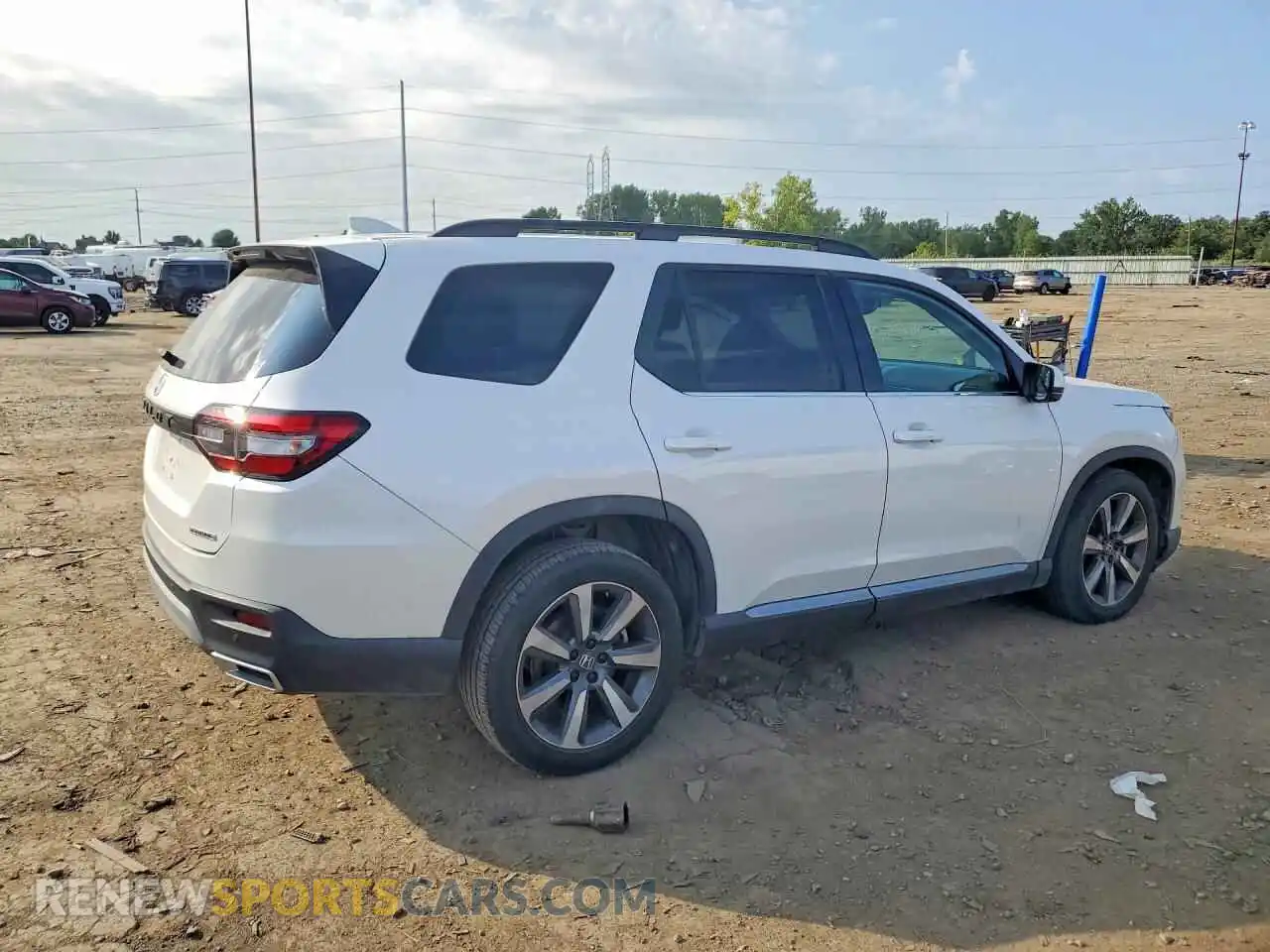 3 Photograph of a damaged car 5FNYG1H7XRB023872 HONDA PILOT 2024