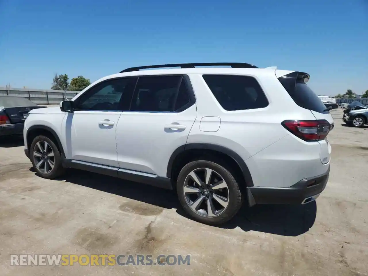 2 Photograph of a damaged car 5FNYG1H89RB029882 HONDA PILOT 2024