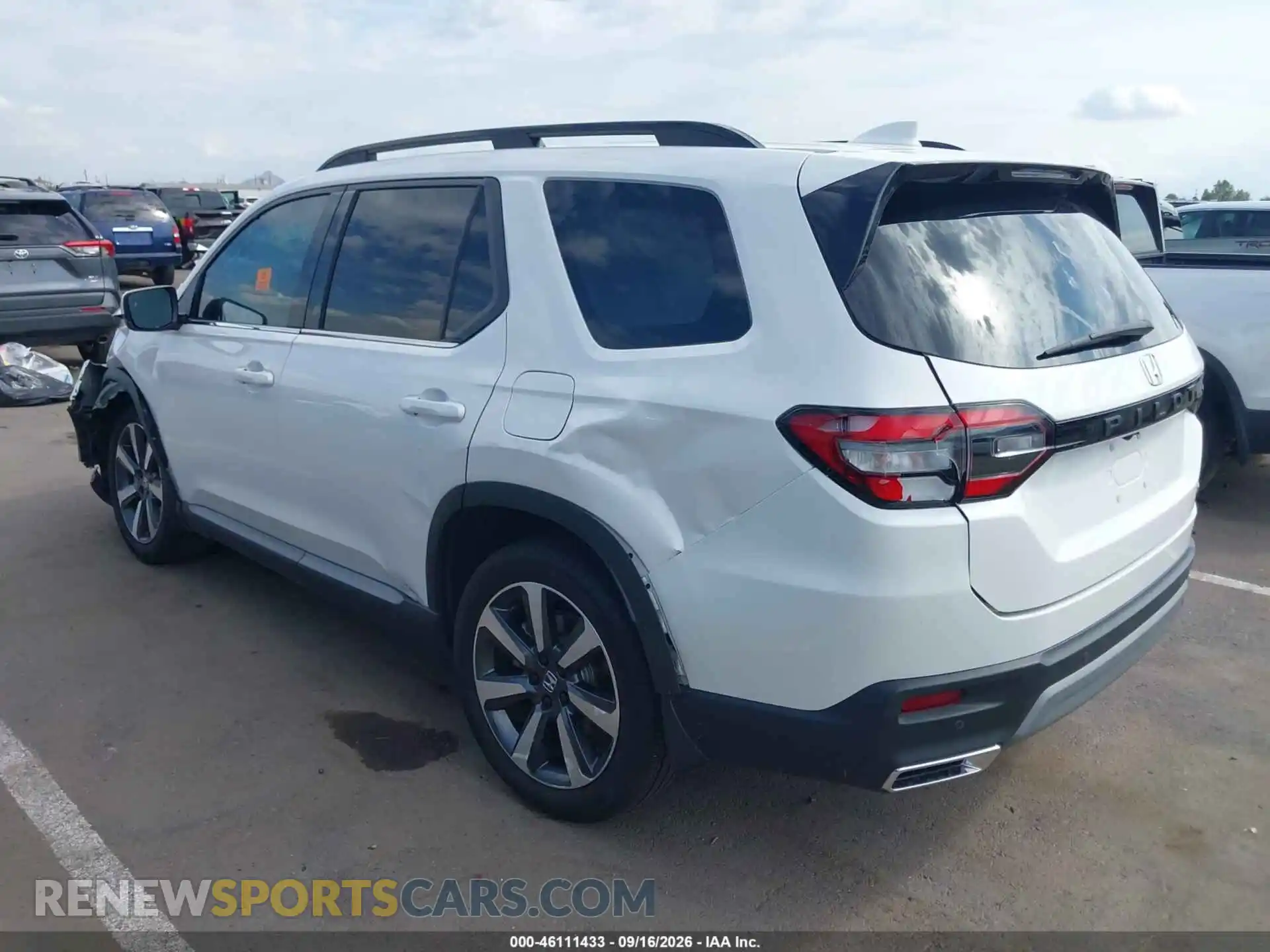 3 Photograph of a damaged car 5FNYG2H79RB016885 HONDA PILOT 2024