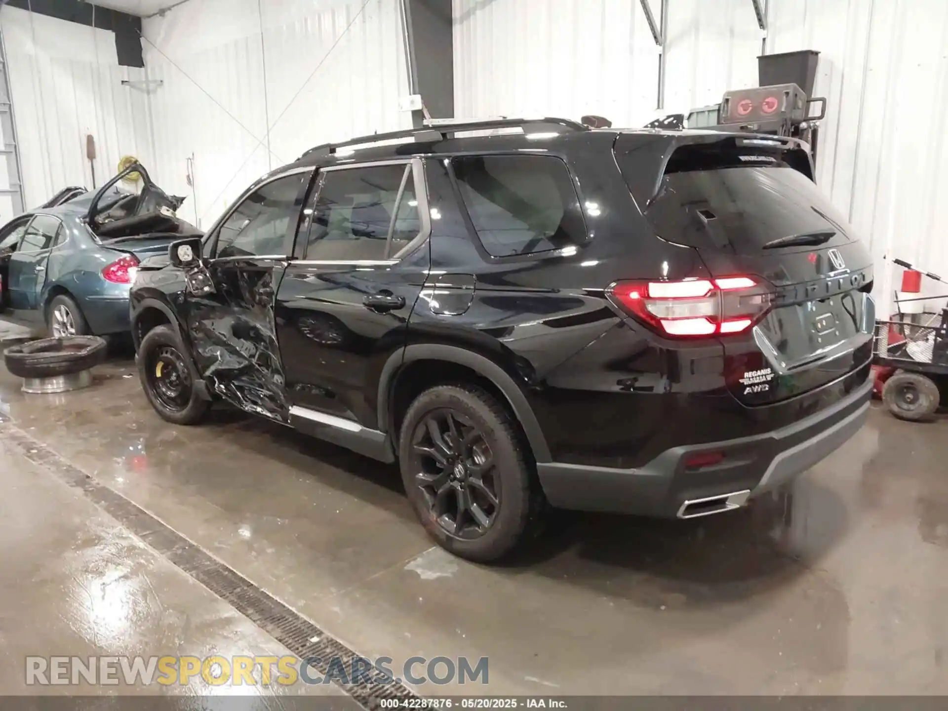 3 Photograph of a damaged car 5FNYG1H85SB046393 HONDA PILOT 2025