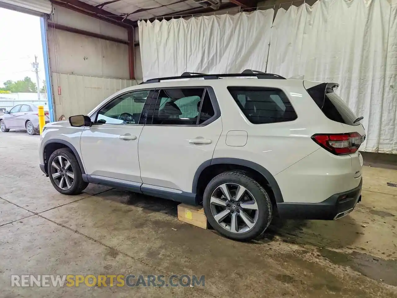 2 fotografías del automóvil dañado 5FNYG1H86SB142386 HONDA PILOT 2025