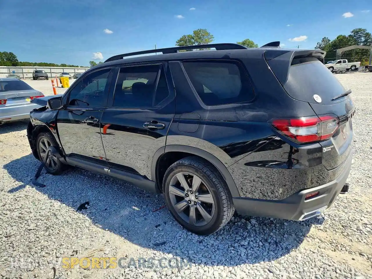 2 Photograph of a damaged car 5FNYG2H35SB013985 HONDA PILOT 2025