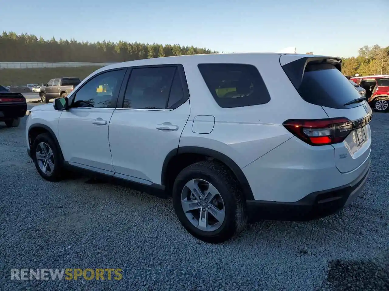 2 fotografías del automóvil dañado 5FNYG2H43SB021205 HONDA PILOT 2025