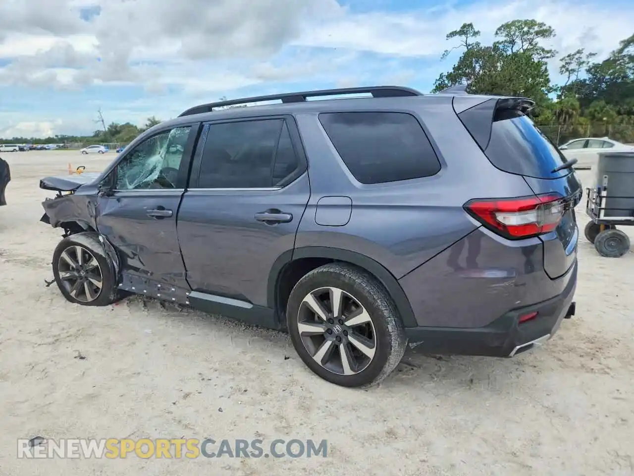 2 fotografías del automóvil dañado 5FNYG2H71SB016983 HONDA PILOT 2025